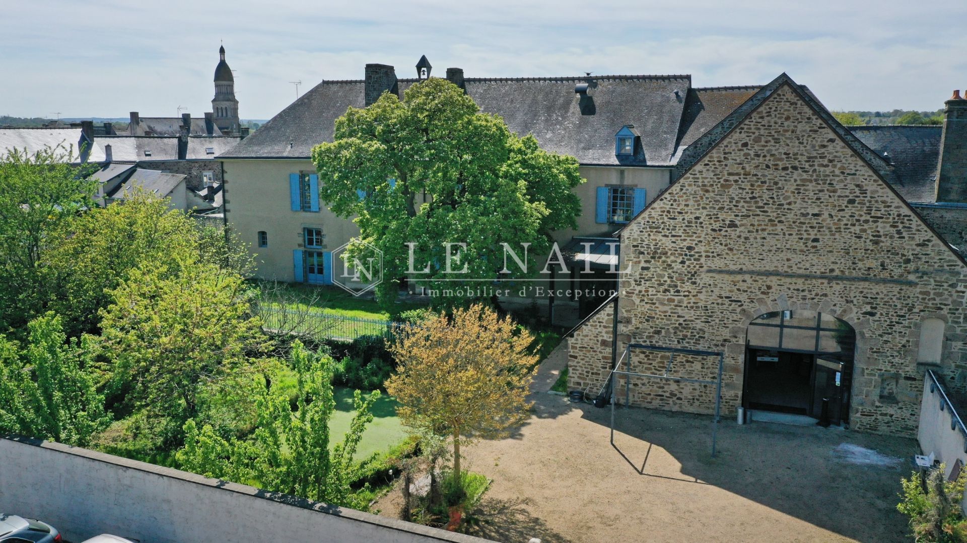 propriété 14 pièces en vente à ERNEE (53500)