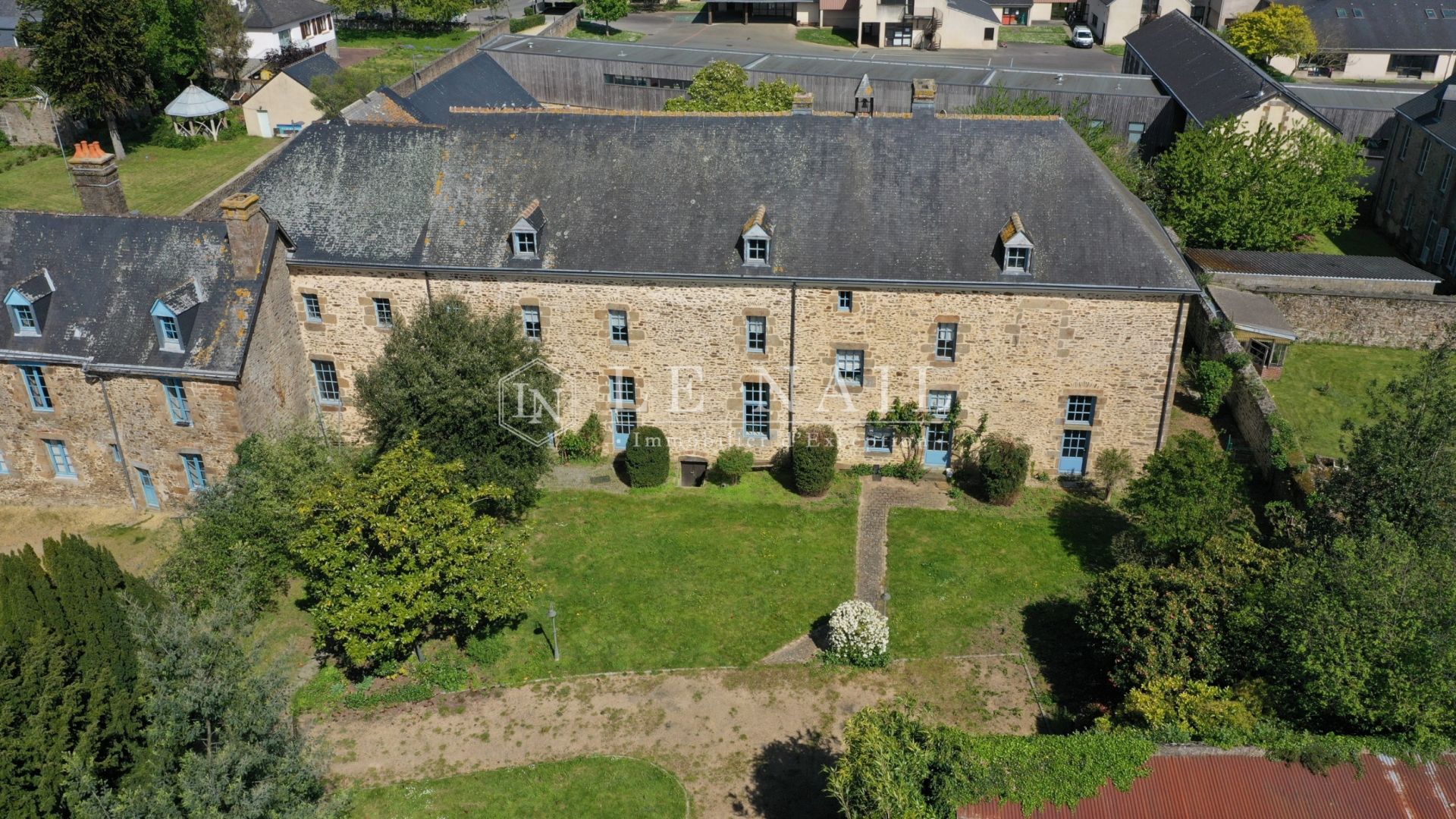 propriété 14 pièces en vente à ERNEE (53500)