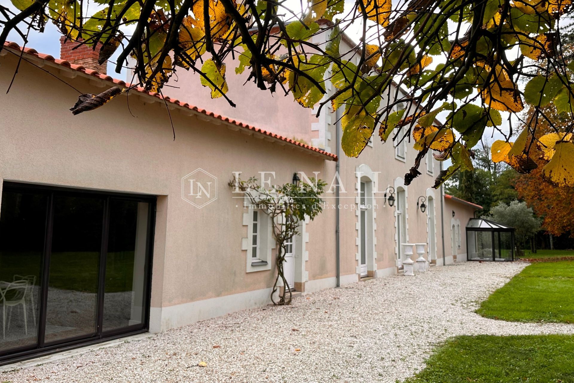 property 14 rooms for sale on LE LOROUX BOTTEREAU (44430)