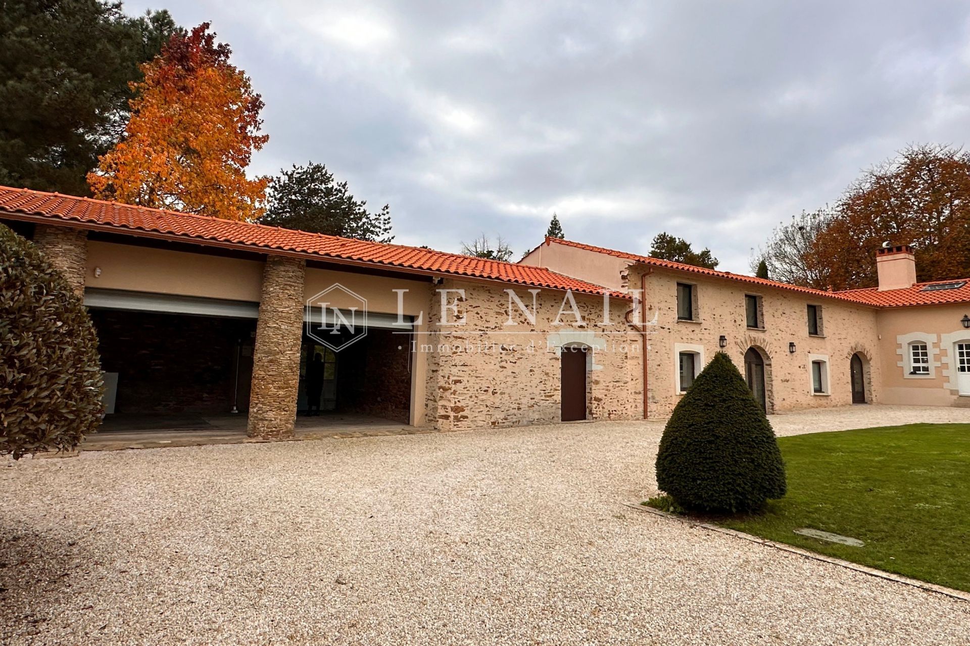 property 14 rooms for sale on LE LOROUX BOTTEREAU (44430)
