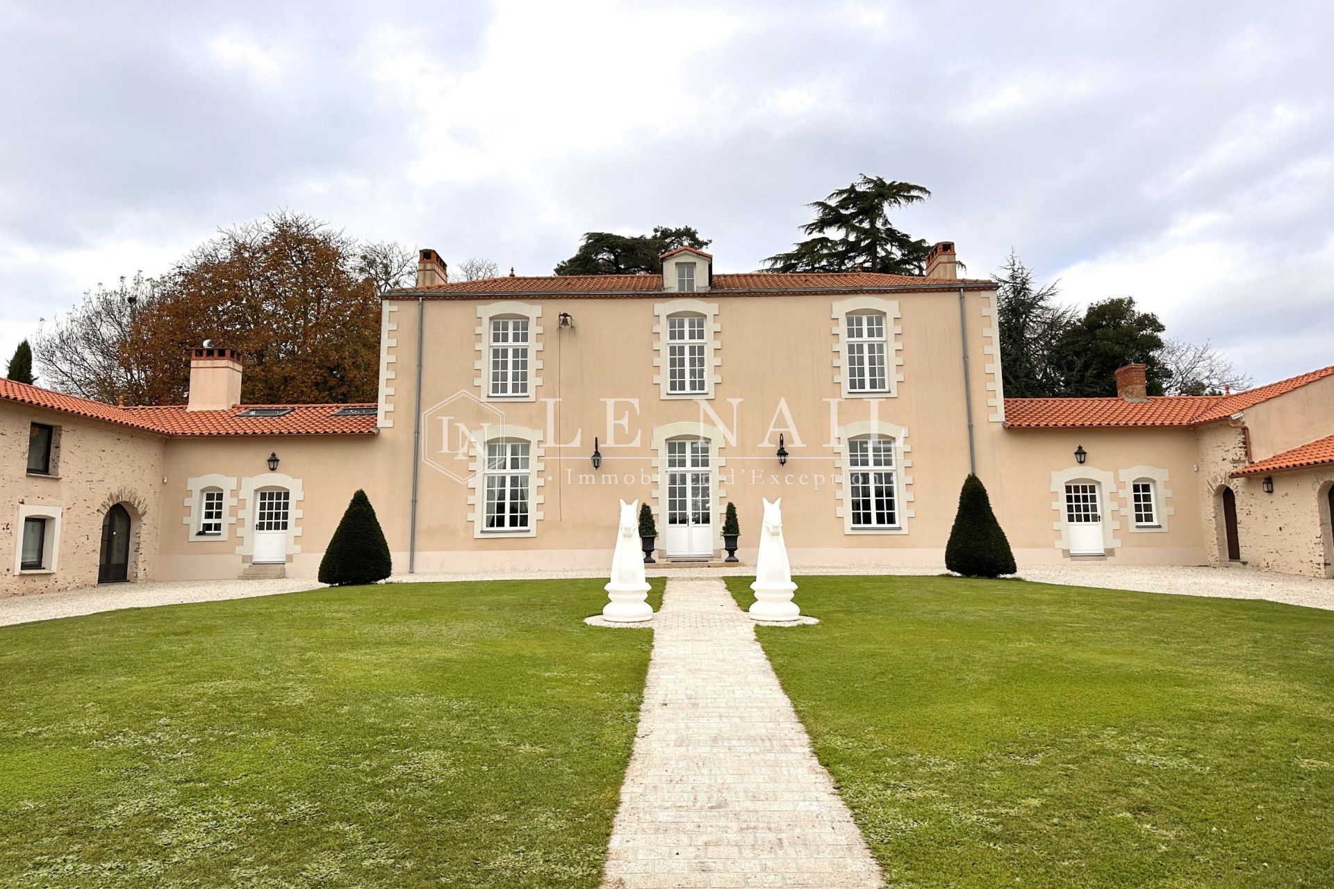 property 14 rooms for sale on LE LOROUX BOTTEREAU (44430)