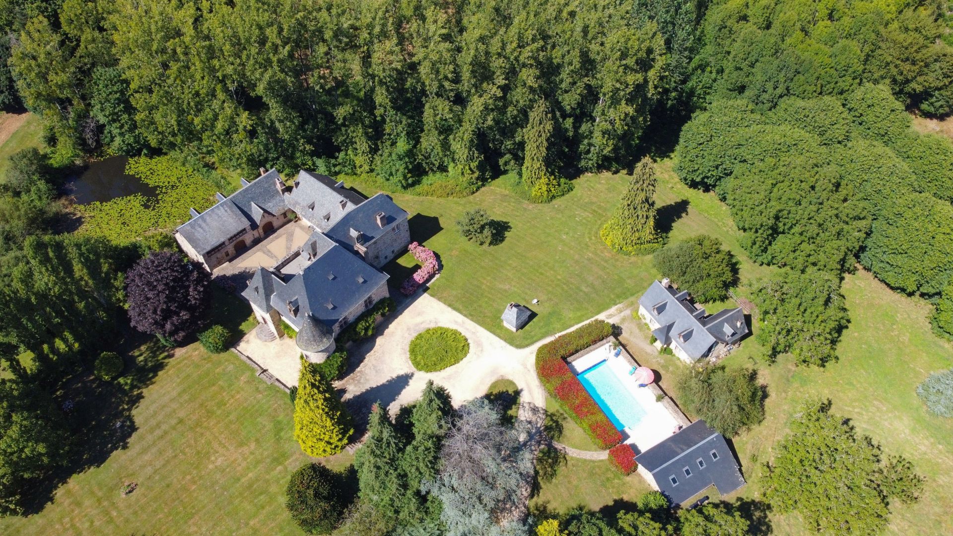 château 25 pièces en vente à ARNAC POMPADOUR (19230)