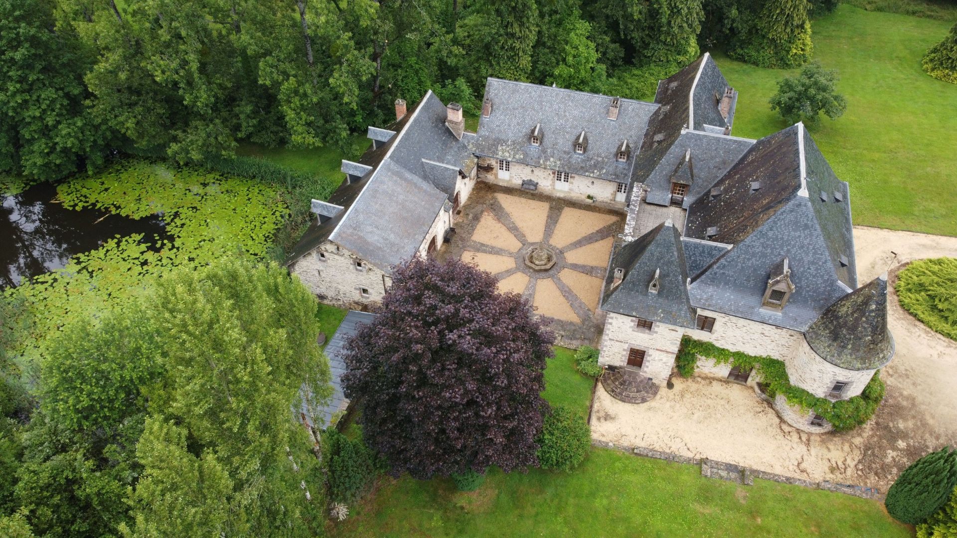 château 25 pièces en vente à ARNAC POMPADOUR (19230)