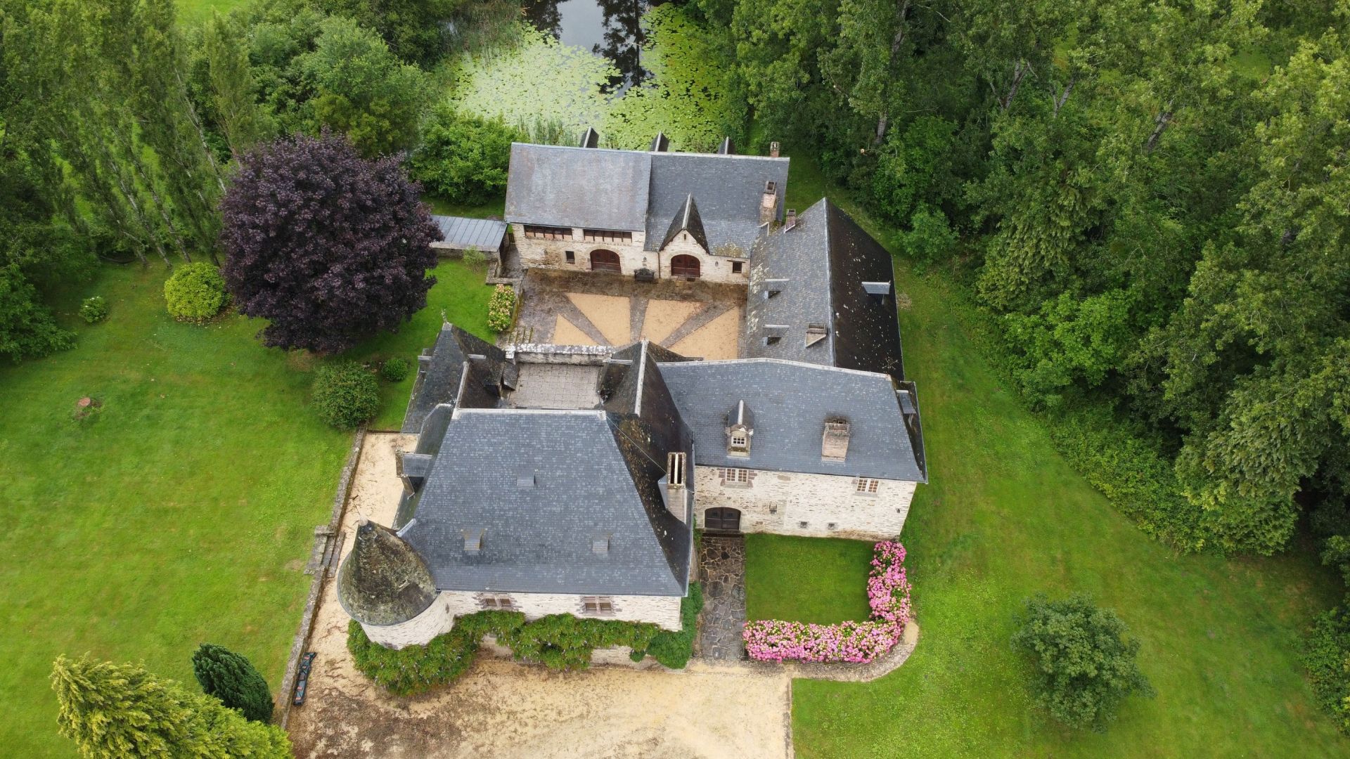 château 25 pièces en vente à ARNAC POMPADOUR (19230)
