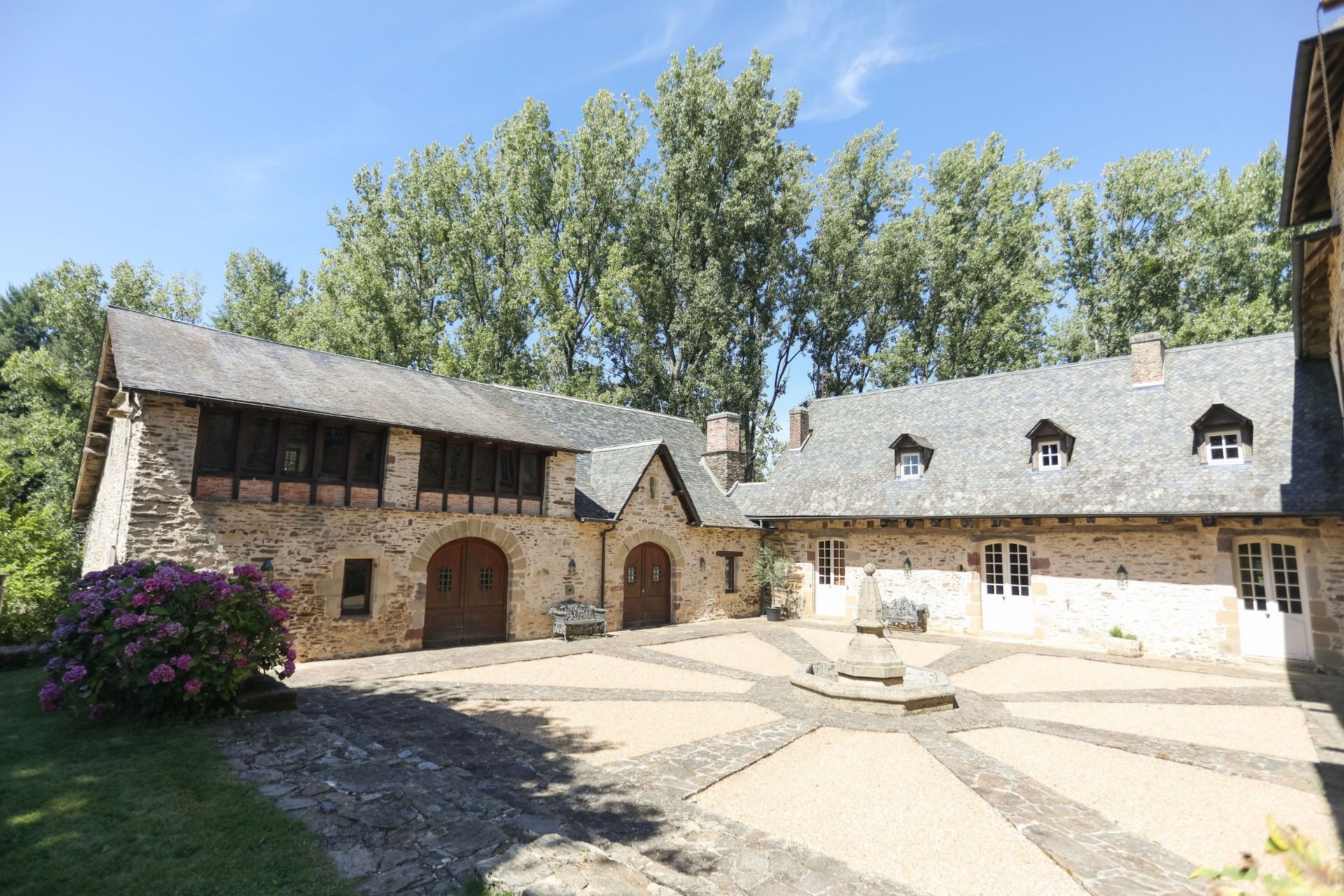 castle 25 rooms for sale on ARNAC POMPADOUR (19230)