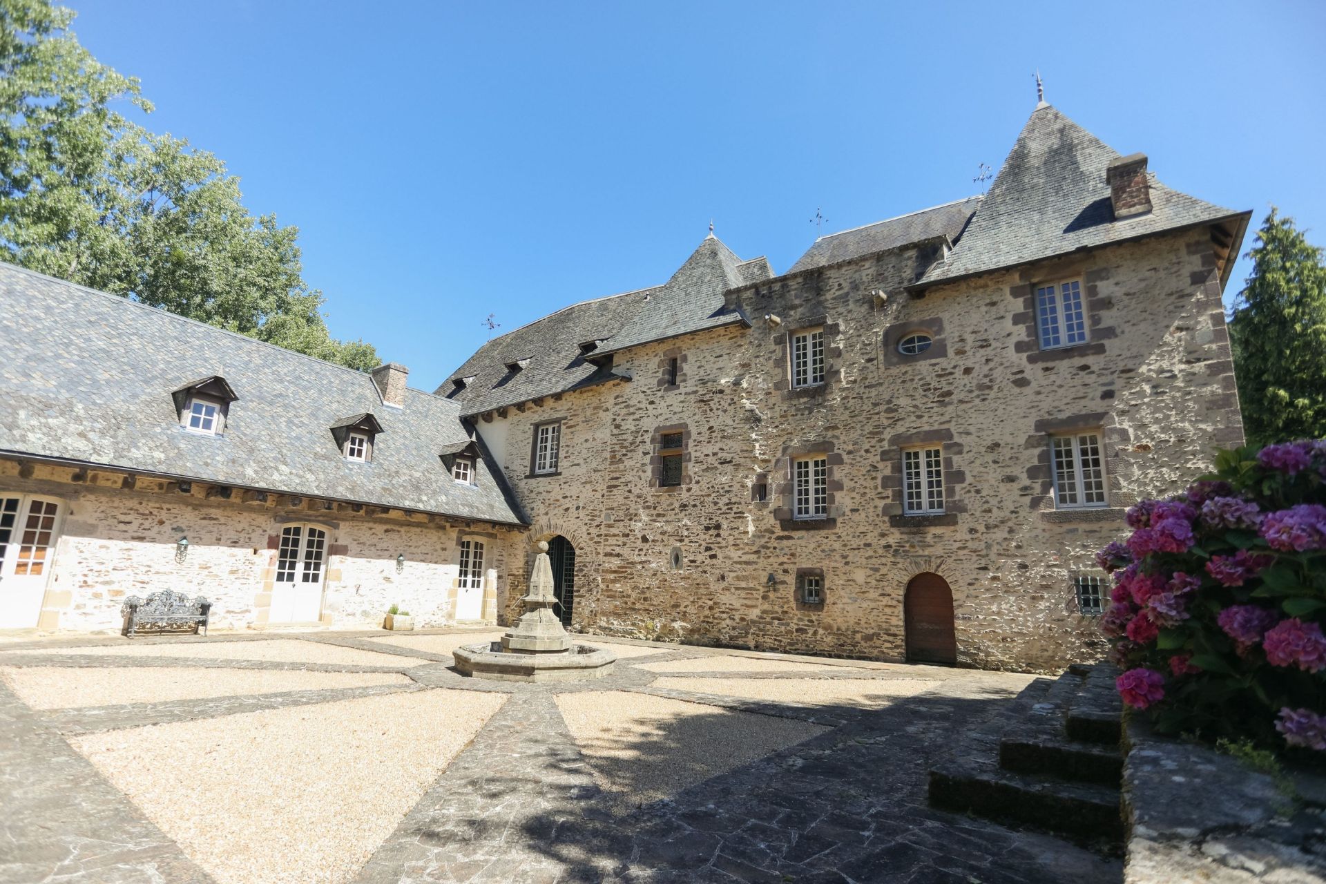 castle 25 rooms for sale on ARNAC POMPADOUR (19230)