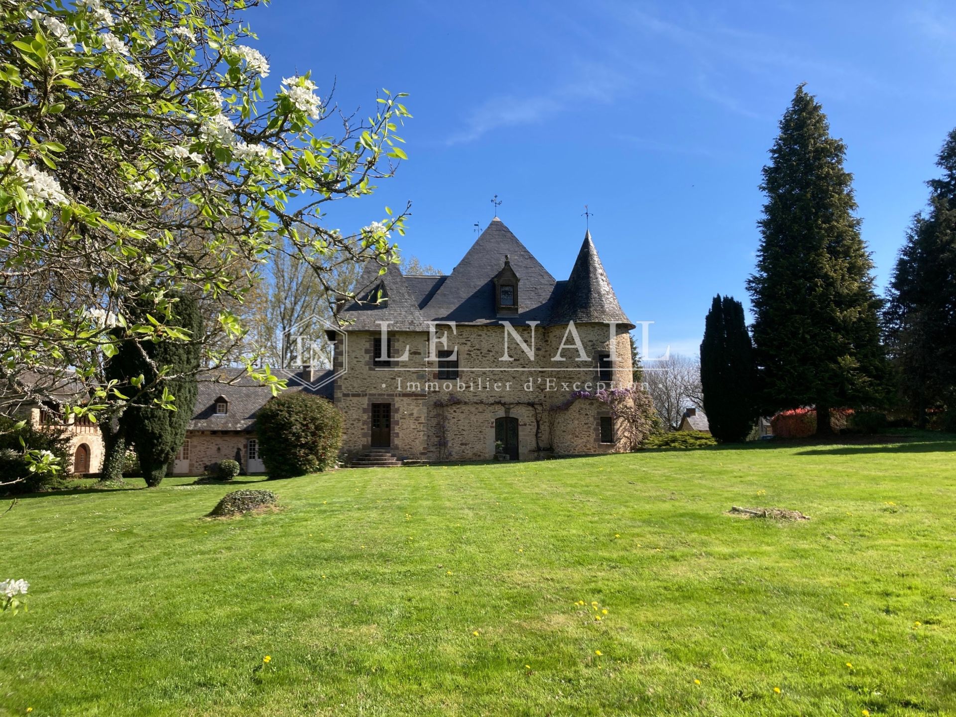 château 25 pièces en vente à ARNAC POMPADOUR (19230)