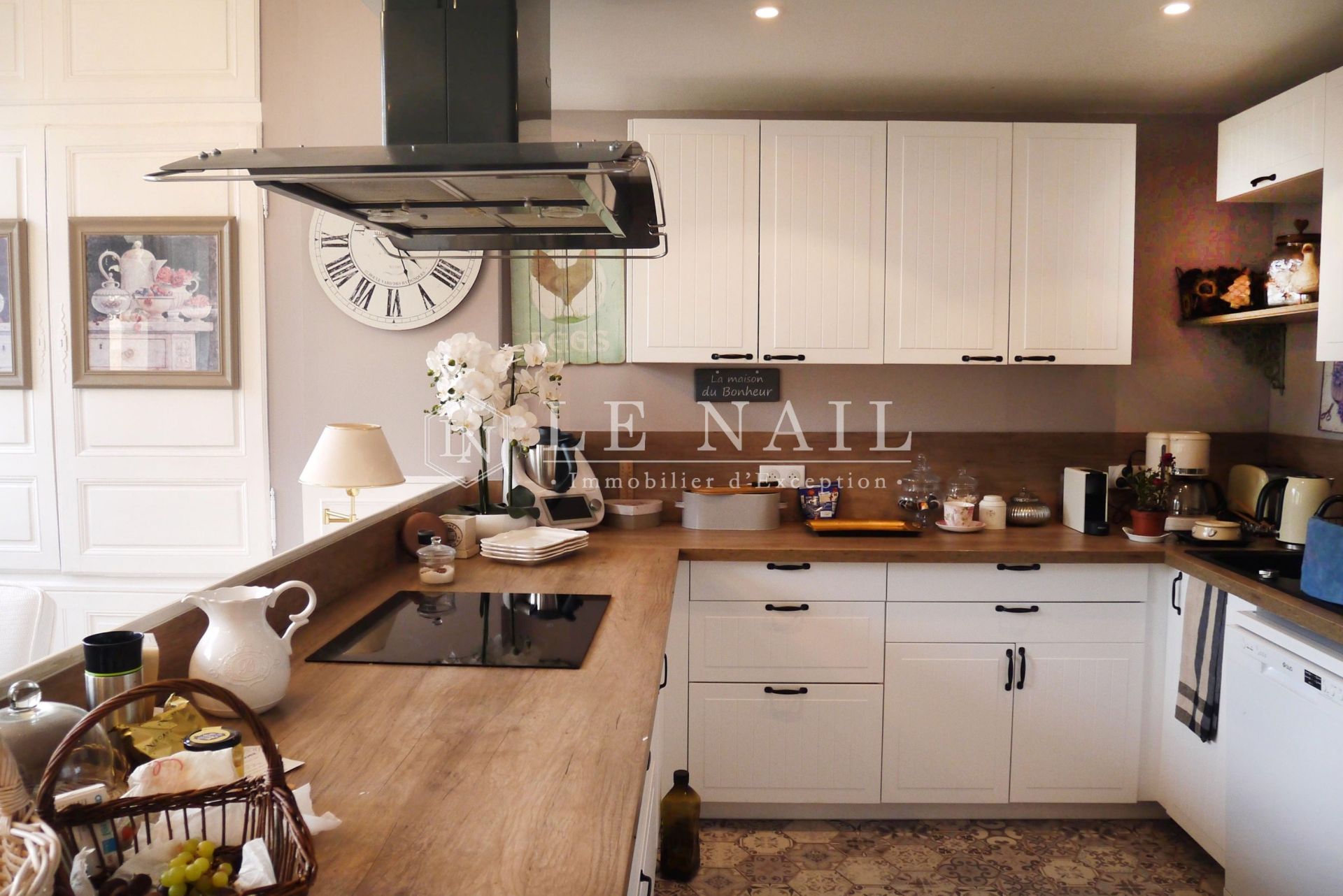 mansion (hôtel particulier) 9 rooms for sale on ISSOUDUN (36100)