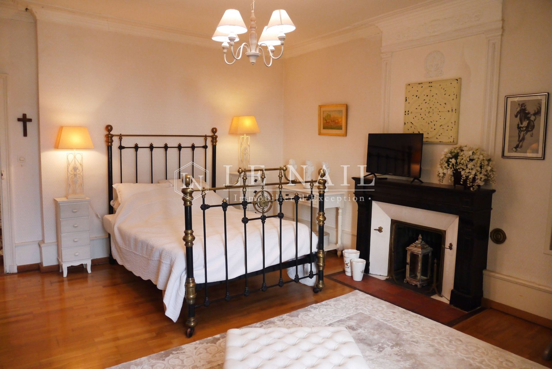 mansion (hôtel particulier) 9 rooms for sale on ISSOUDUN (36100)