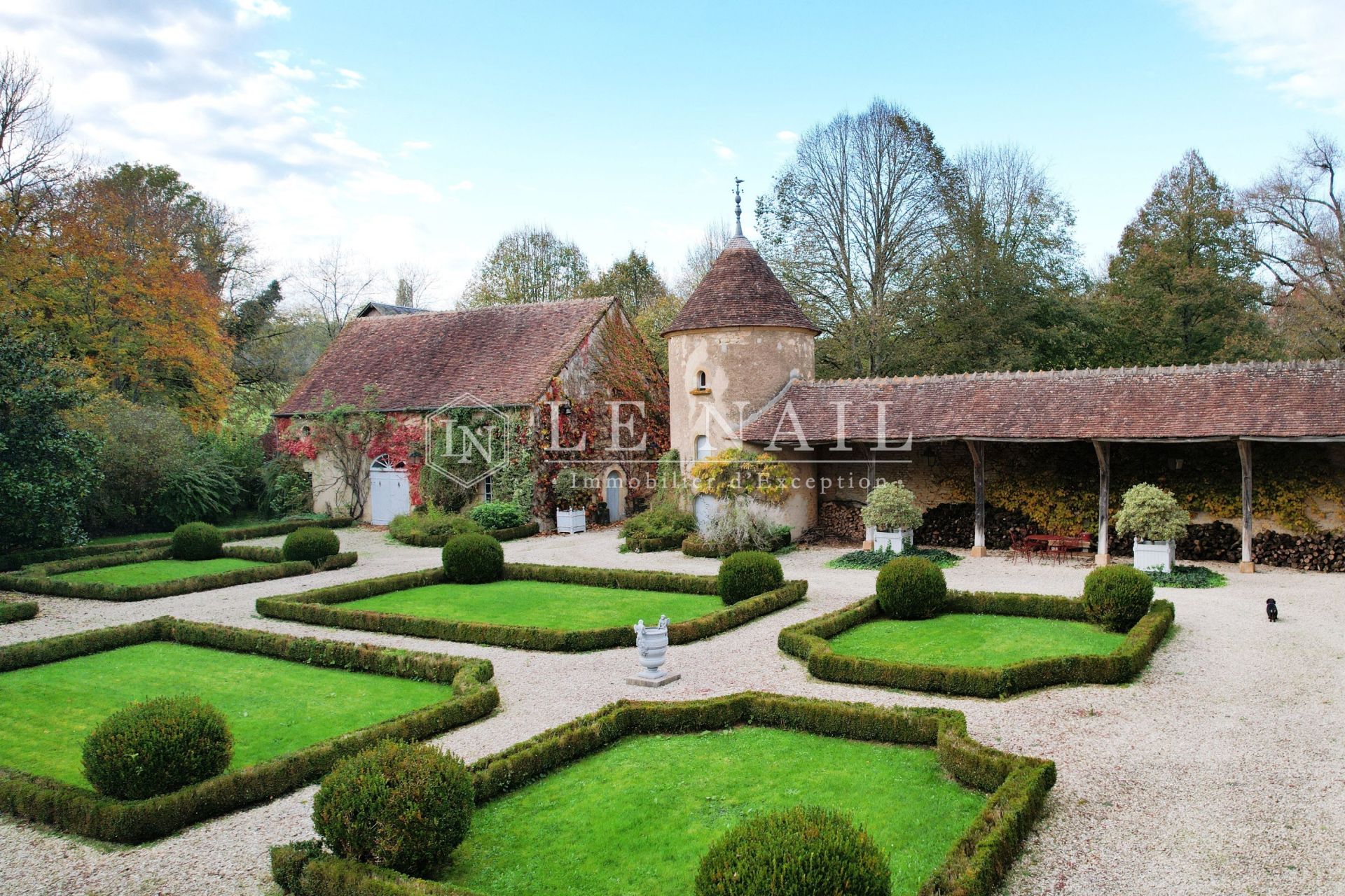 castle 15 rooms for sale on NEVERS (58000)