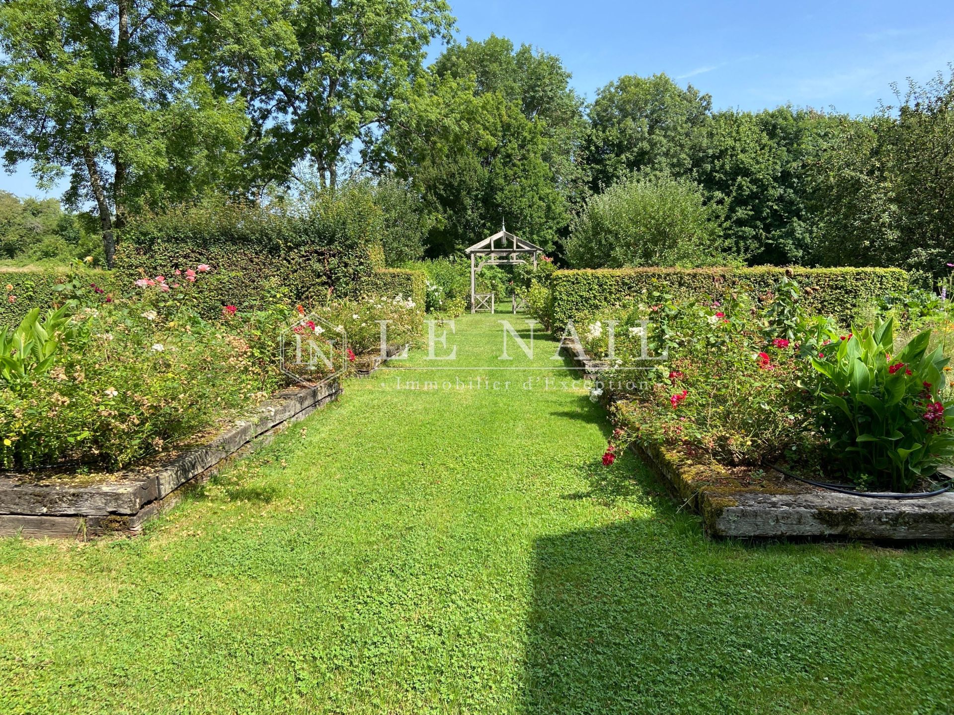 château 15 pièces en vente à NEVERS (58000)