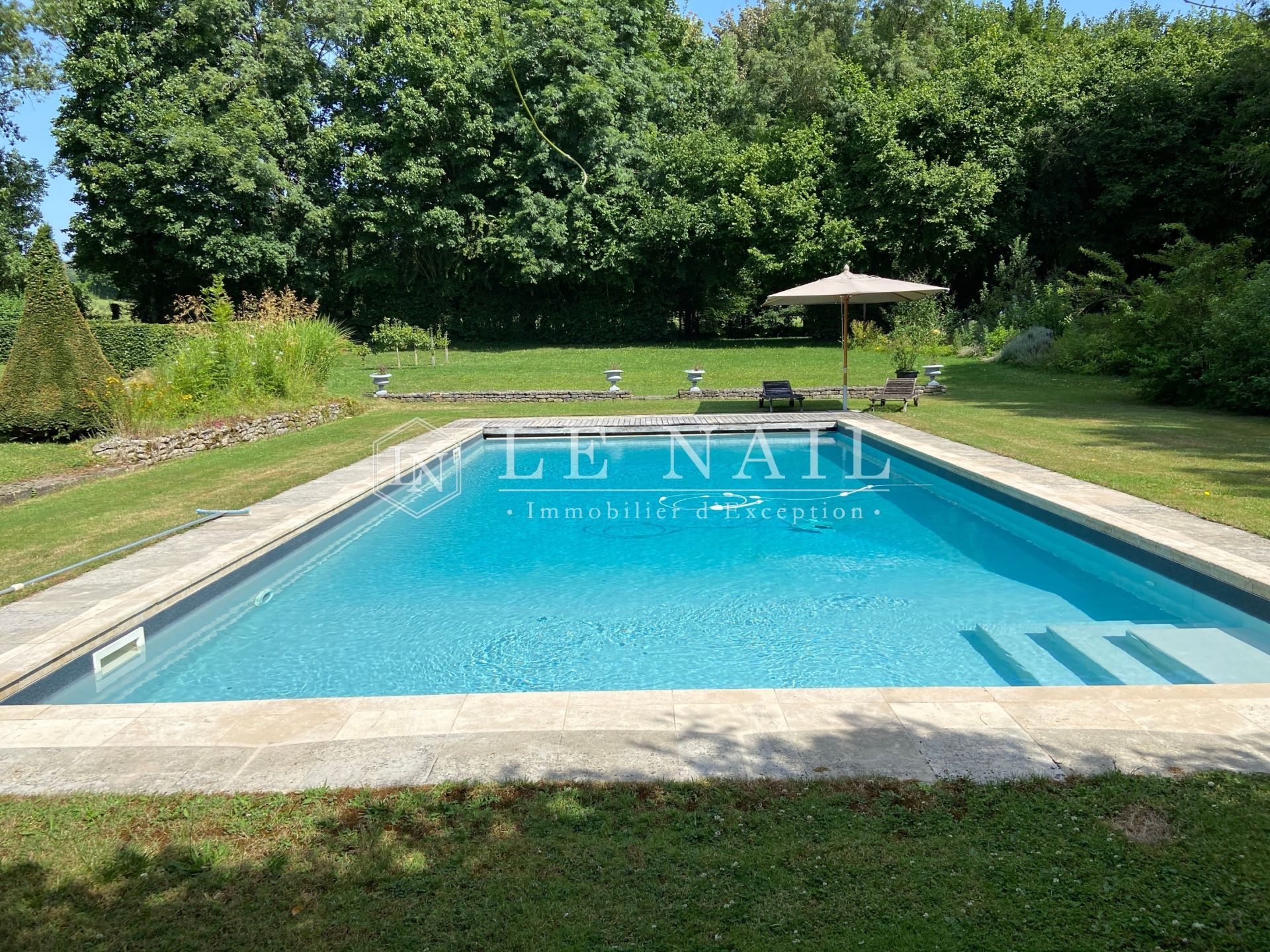 castle 15 rooms for sale on NEVERS (58000)