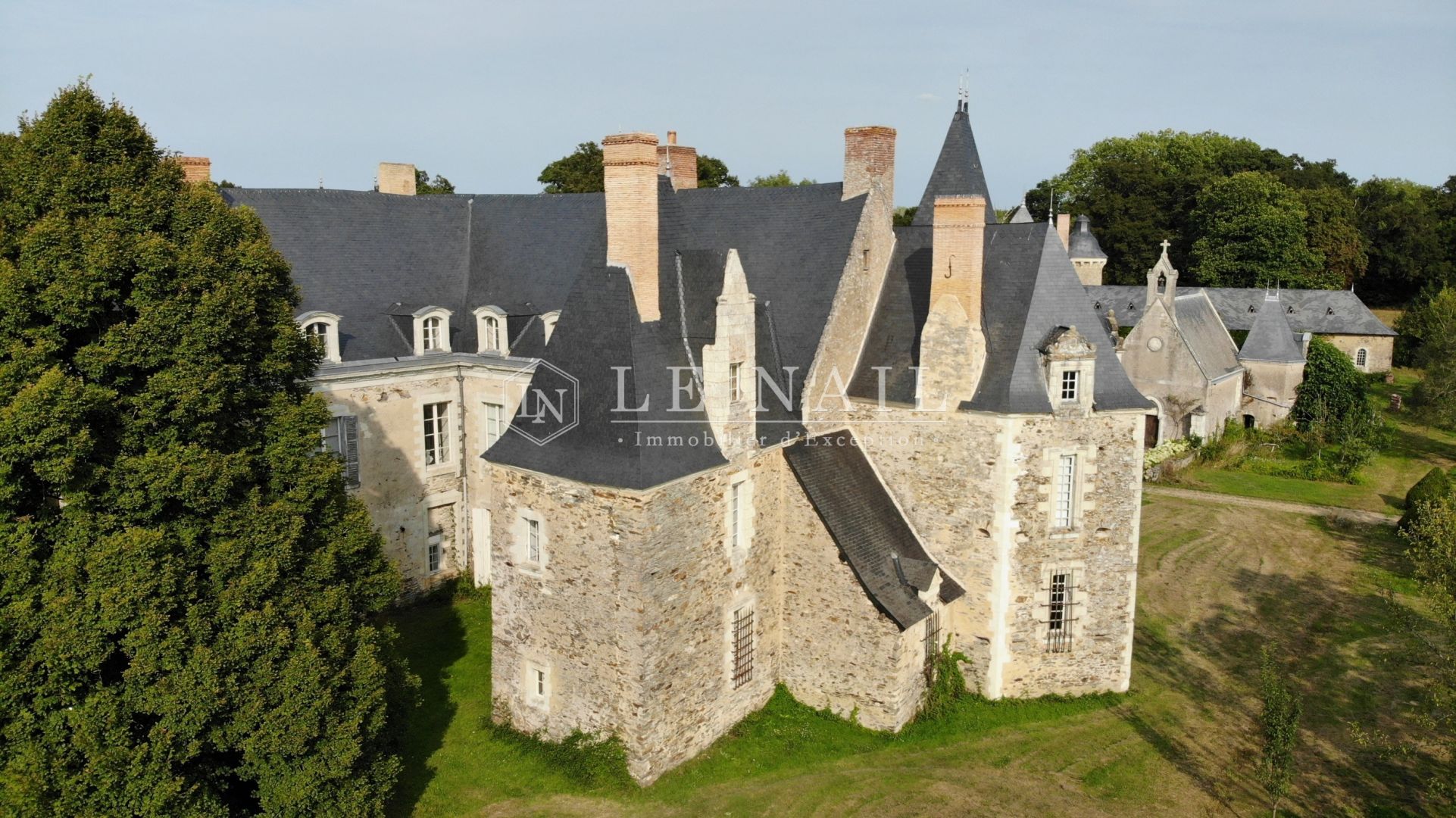 castle 36 rooms for sale on ANGERS (49000)