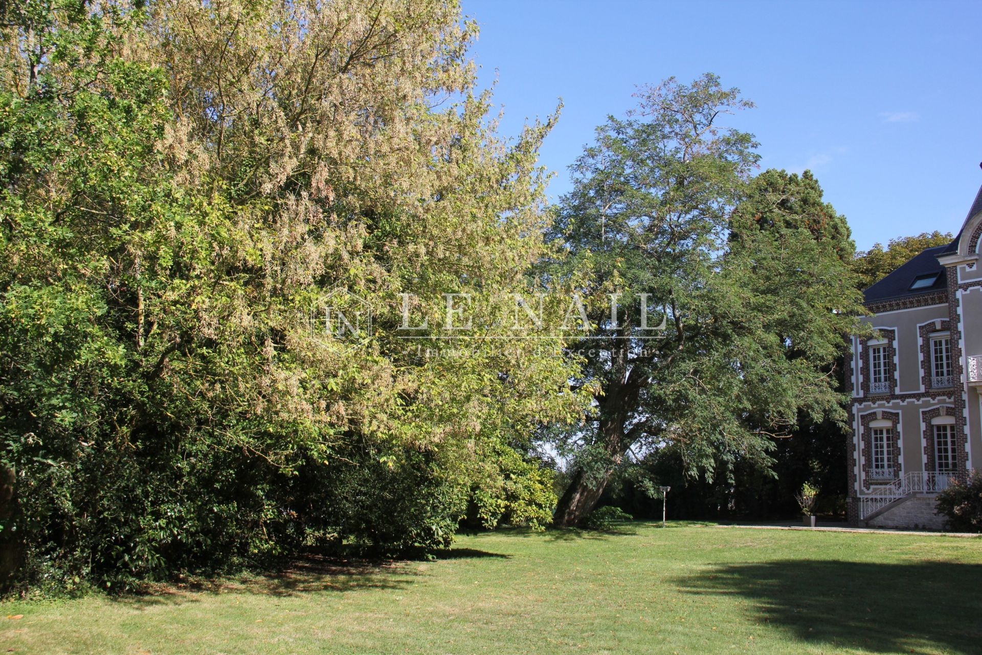 castle 16 rooms for sale on Chaumont en vexin (60240)