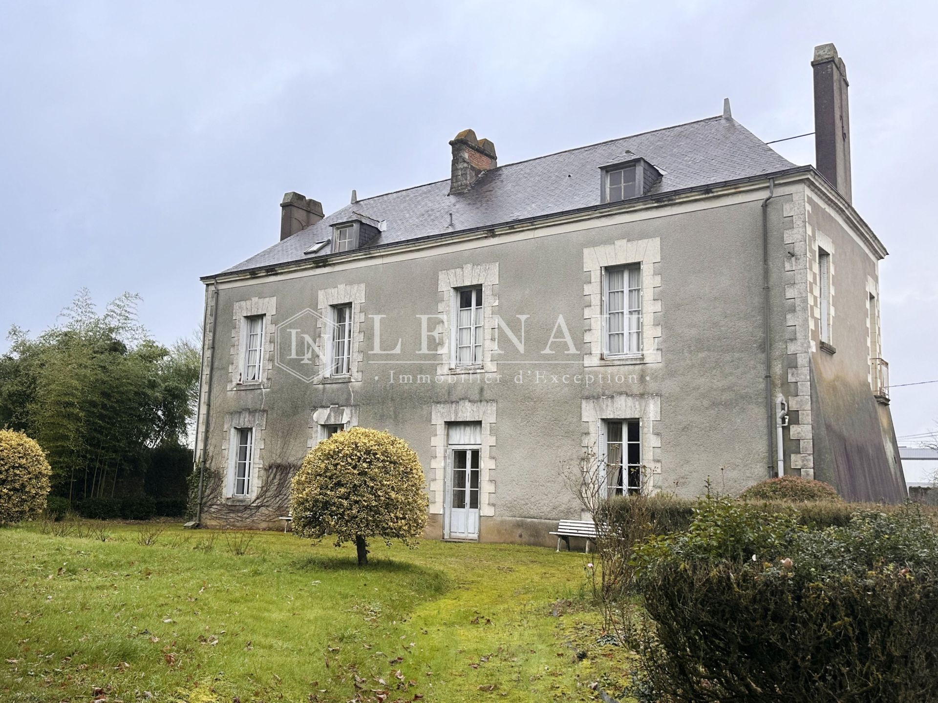 house 11 rooms for sale on LA CHAPELLE HEULIN (44330)