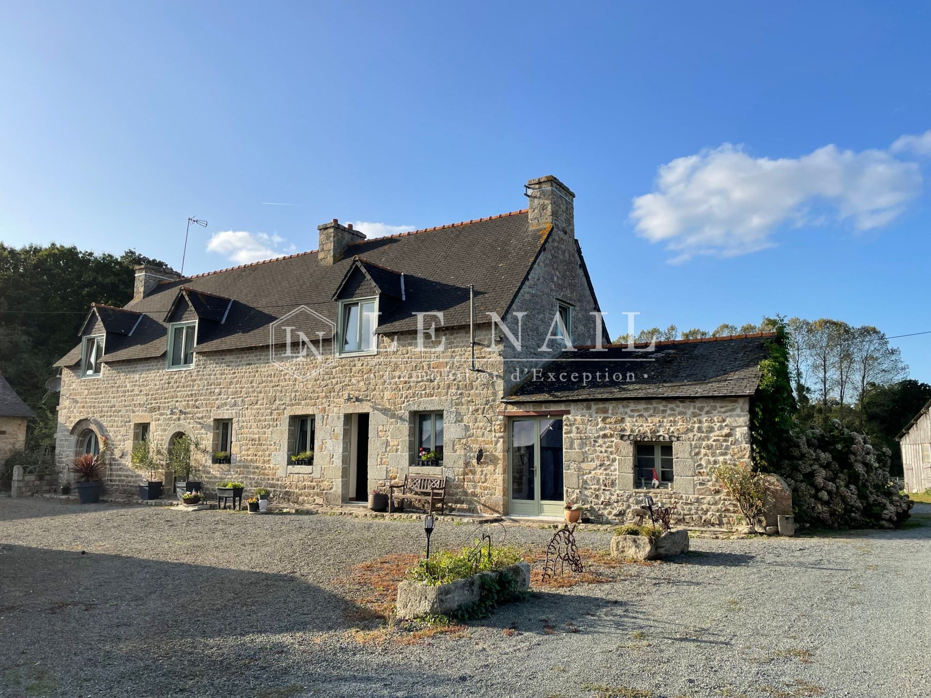 equestrian property 13 rooms for sale on GUINGAMP (22200)