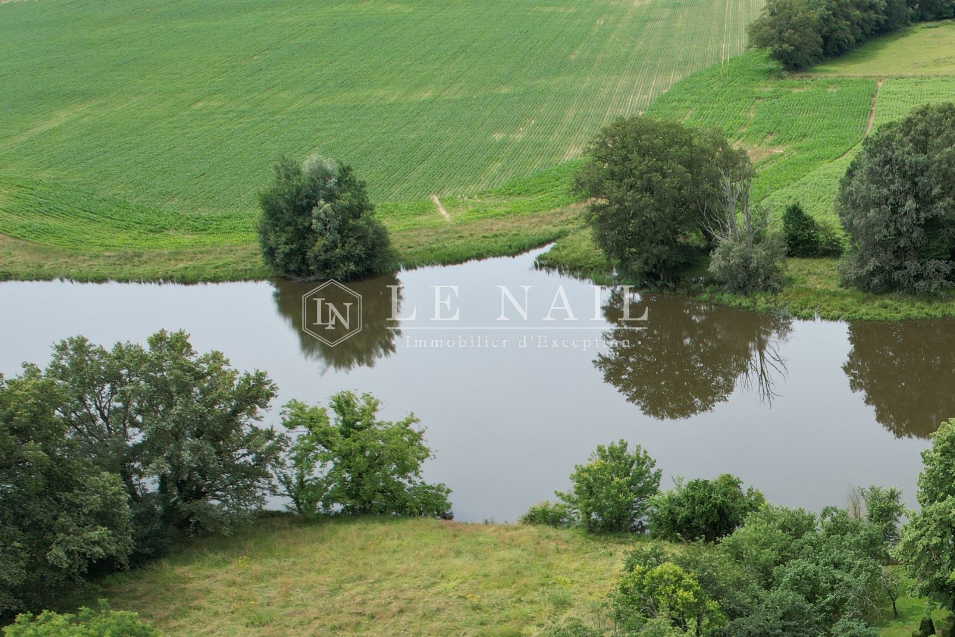terrain agricole en vente à AINAY LE CHATEAU (03360)