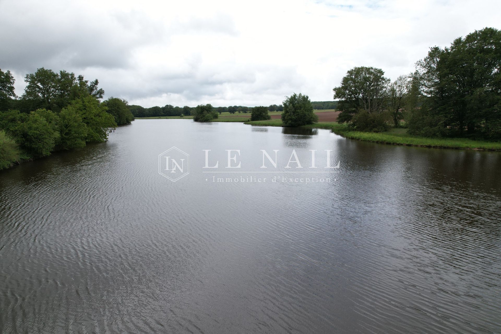 terrain agricole en vente à AINAY LE CHATEAU (03360)