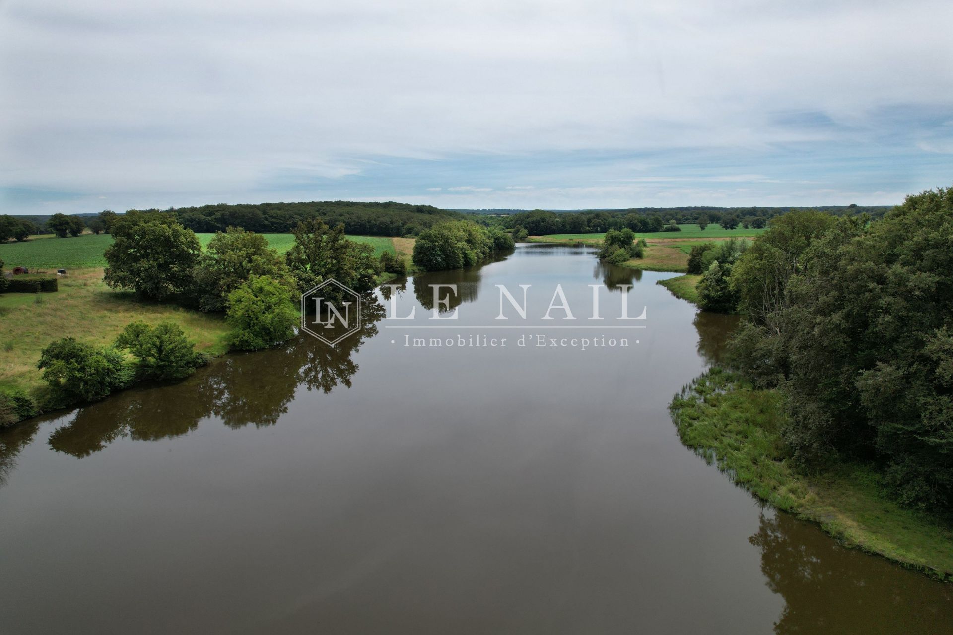 terrain agricole en vente à AINAY LE CHATEAU (03360)