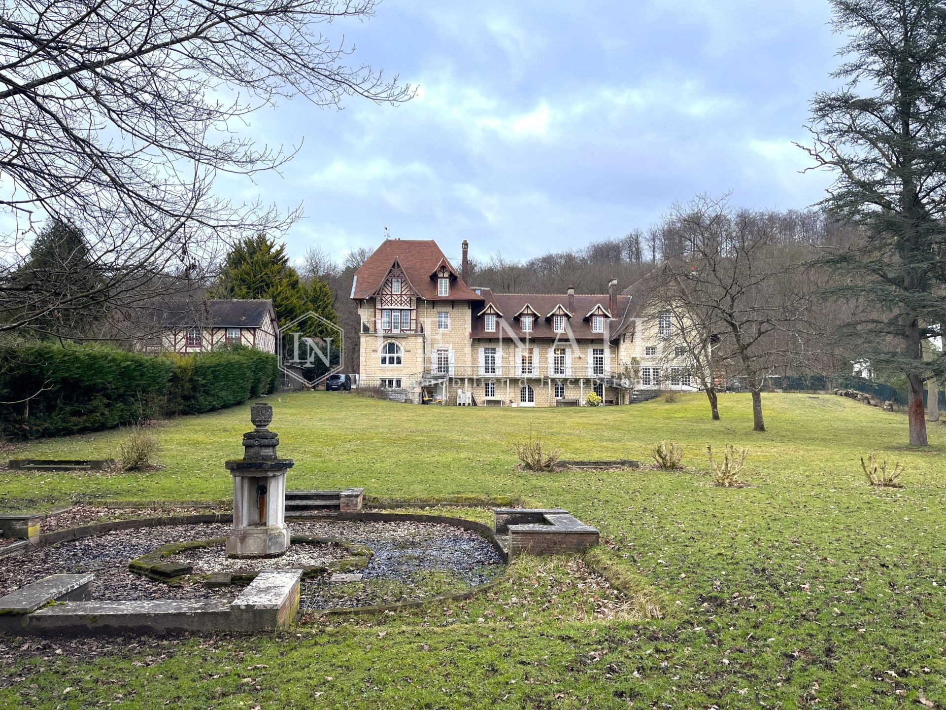 manoir 32 pièces en vente à COMPIEGNE (60200)