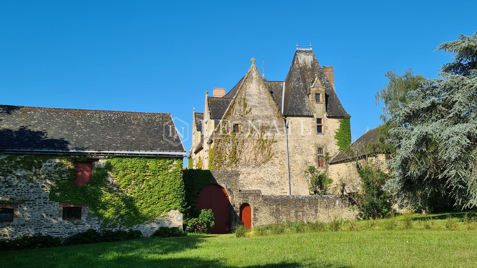 manoir 10 pièces en vente à SILLE LE GUILLAUME (72140)