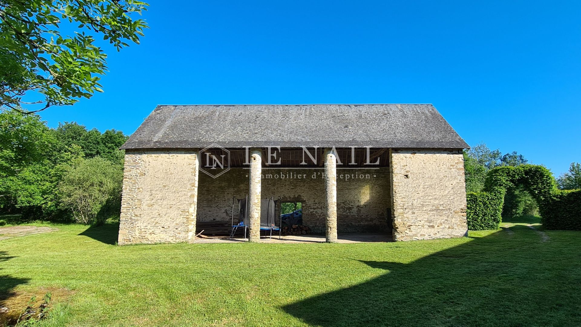 manoir 10 pièces en vente à SILLE LE GUILLAUME (72140)