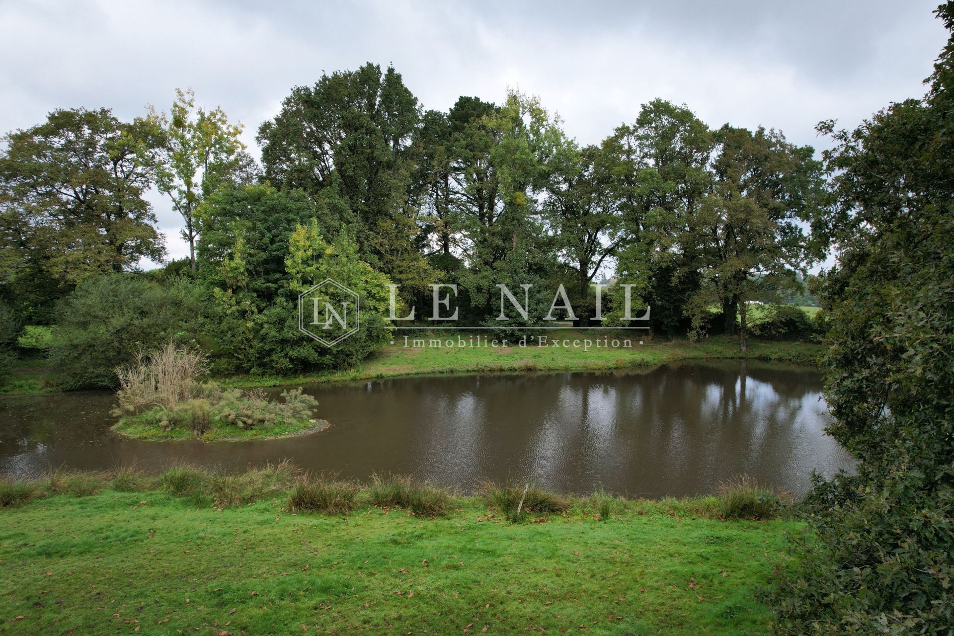 manoir 12 pièces en vente à MARZAN (56130)