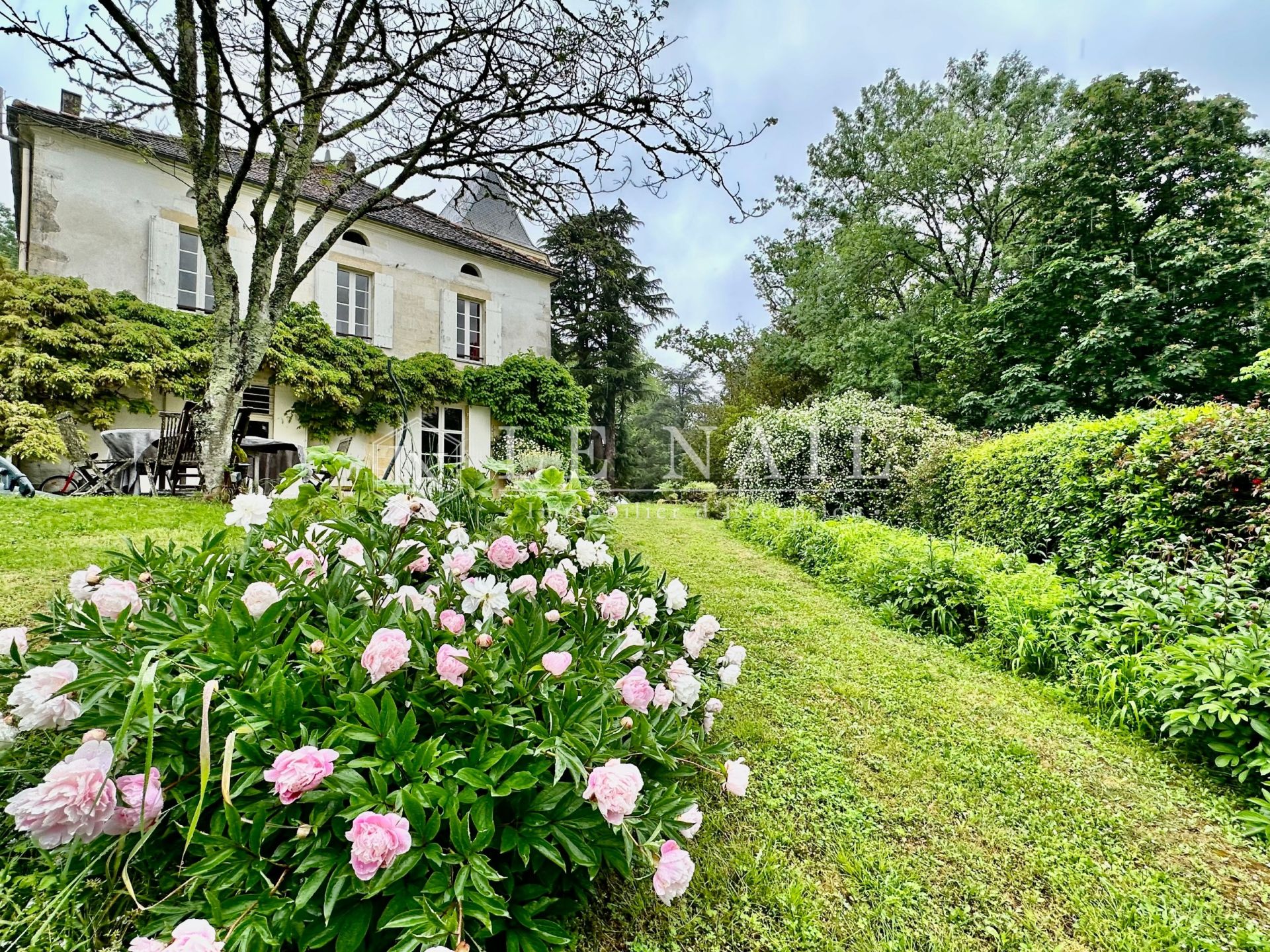 property 10 rooms for sale on BERGERAC (24100)