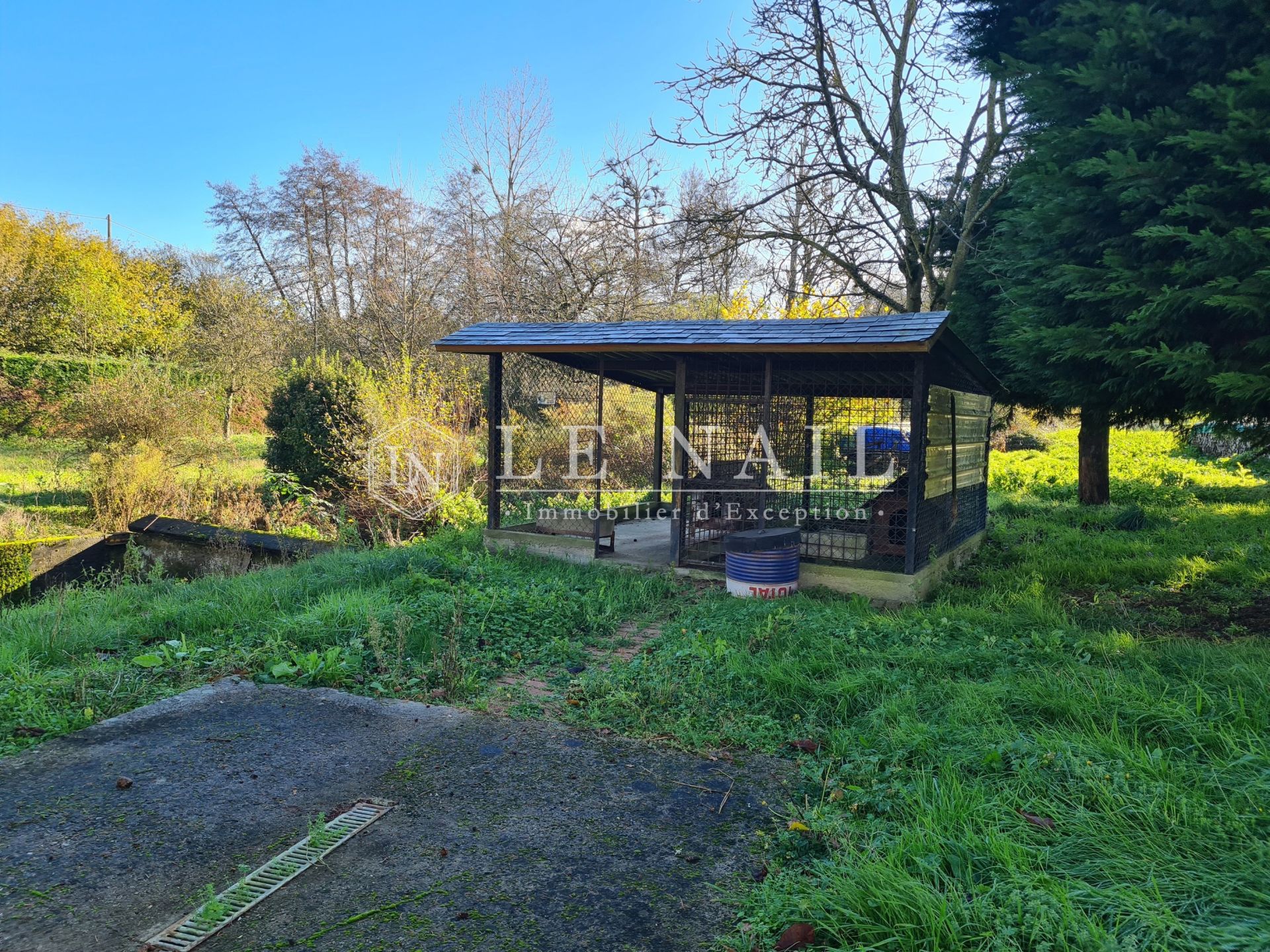 pond for sale on CRAON (53400)