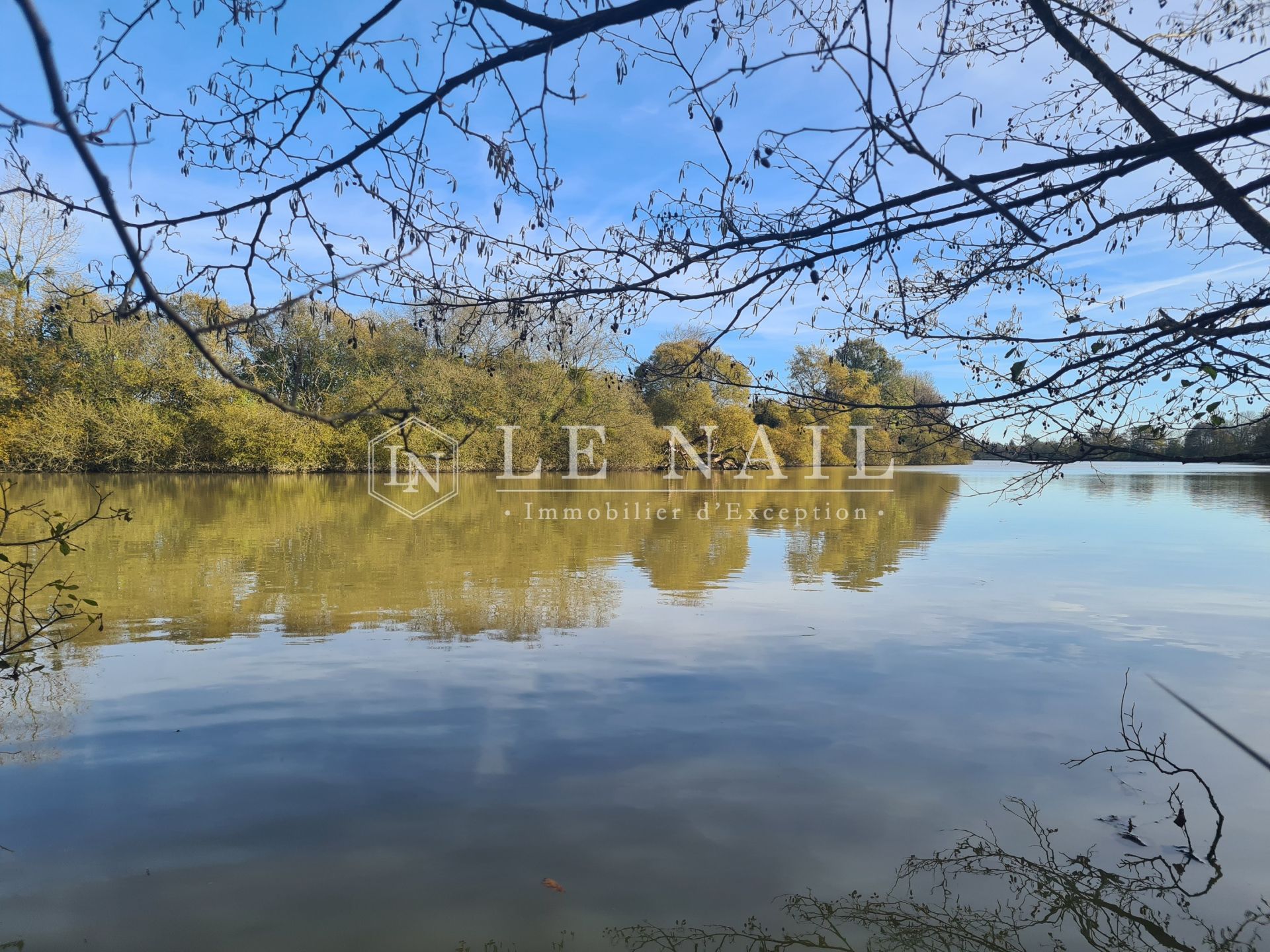 pond for sale on CRAON (53400)