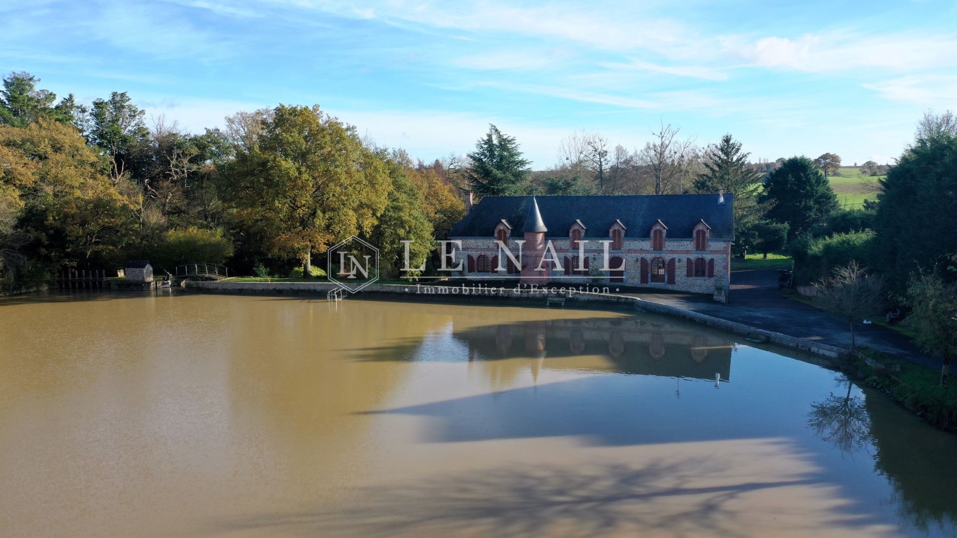 pond for sale on CRAON (53400)