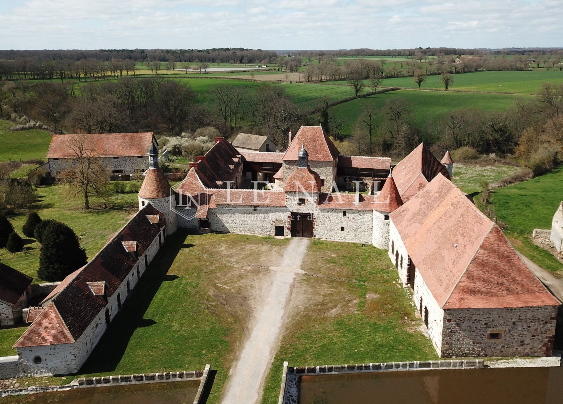 château 5 pièces en vente à MONTLUCON (03100)