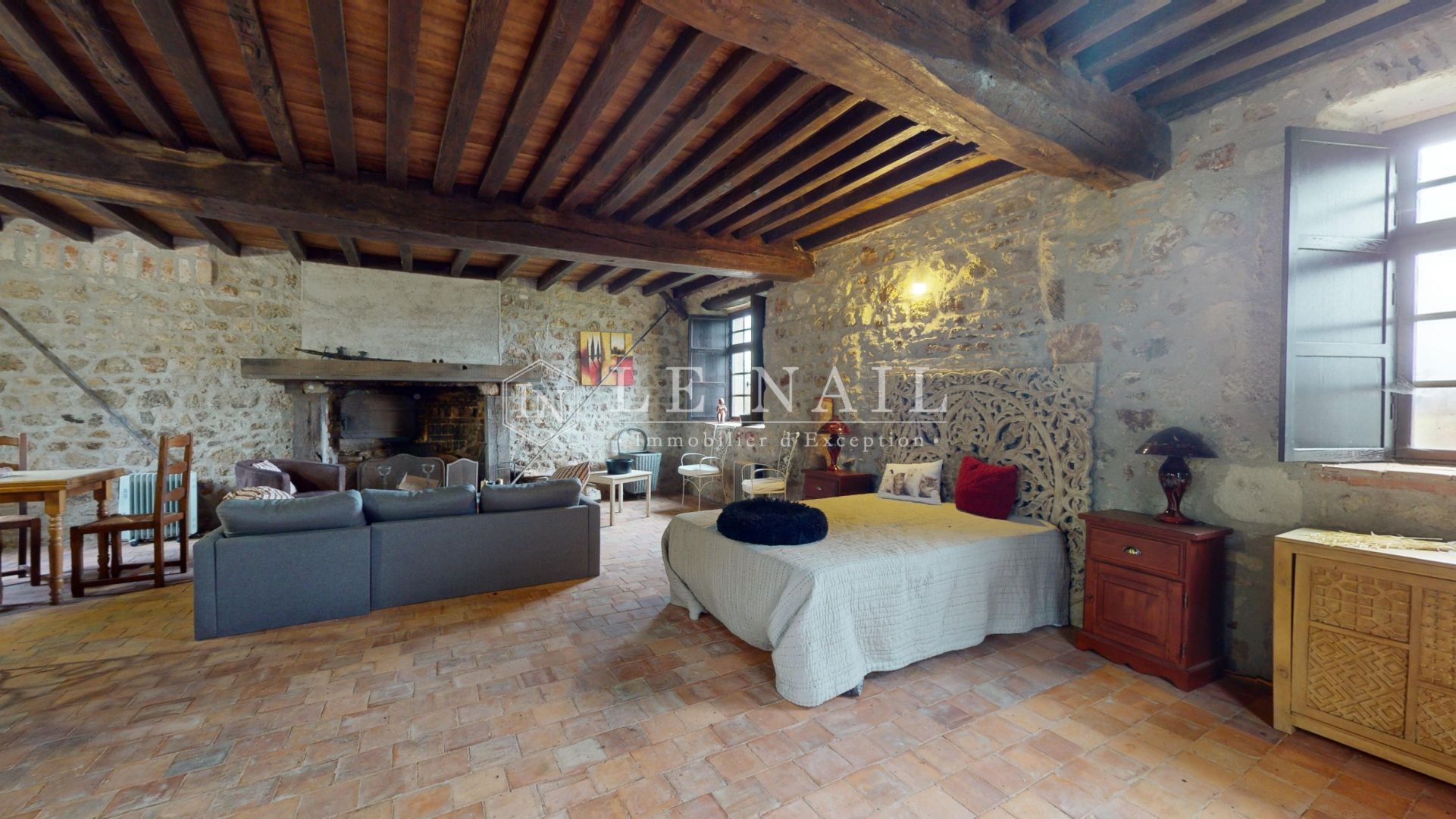 castle 5 rooms for sale on MONTLUCON (03100)