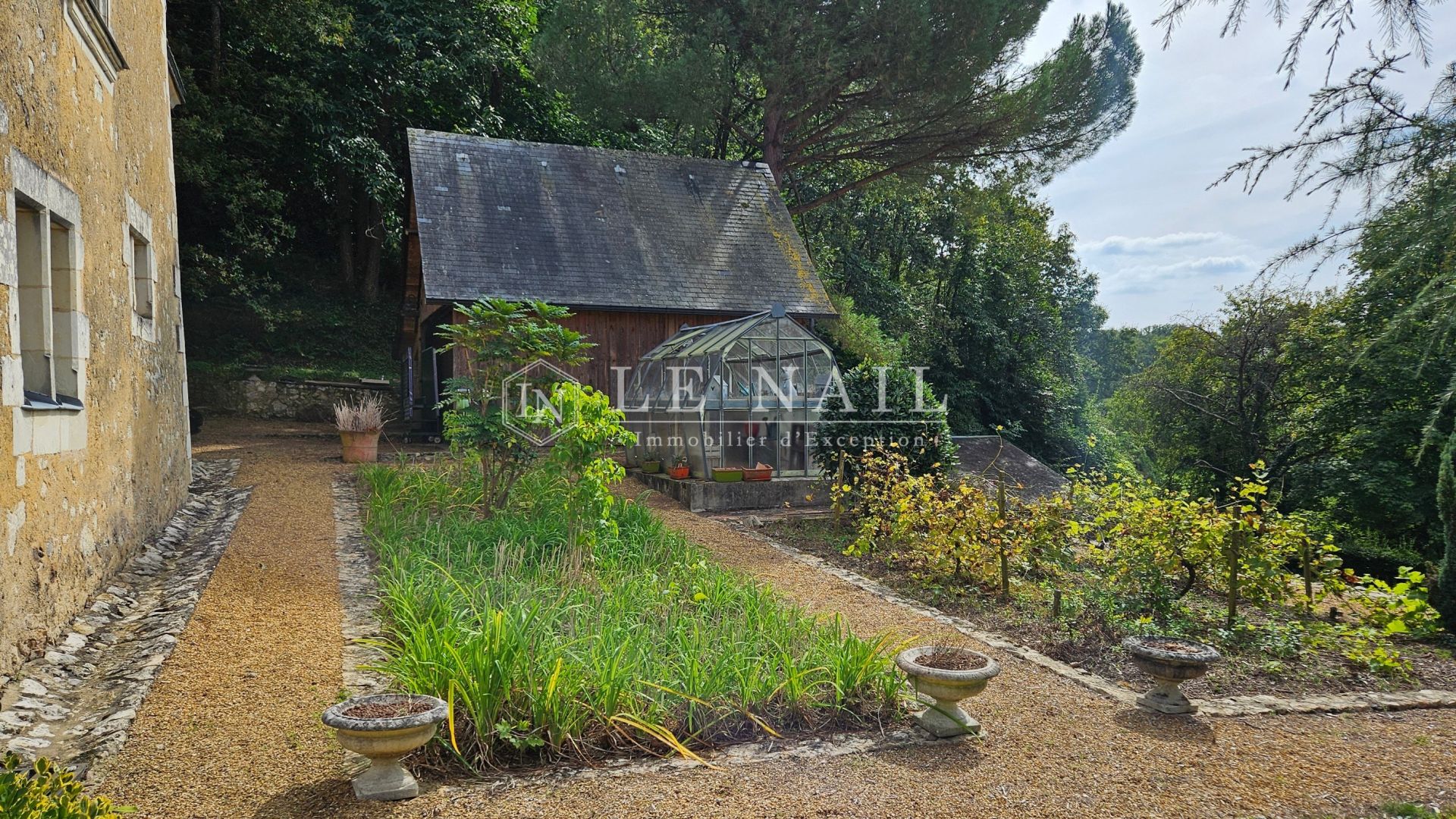 manor house 18 rooms for sale on LE MANS (72000)