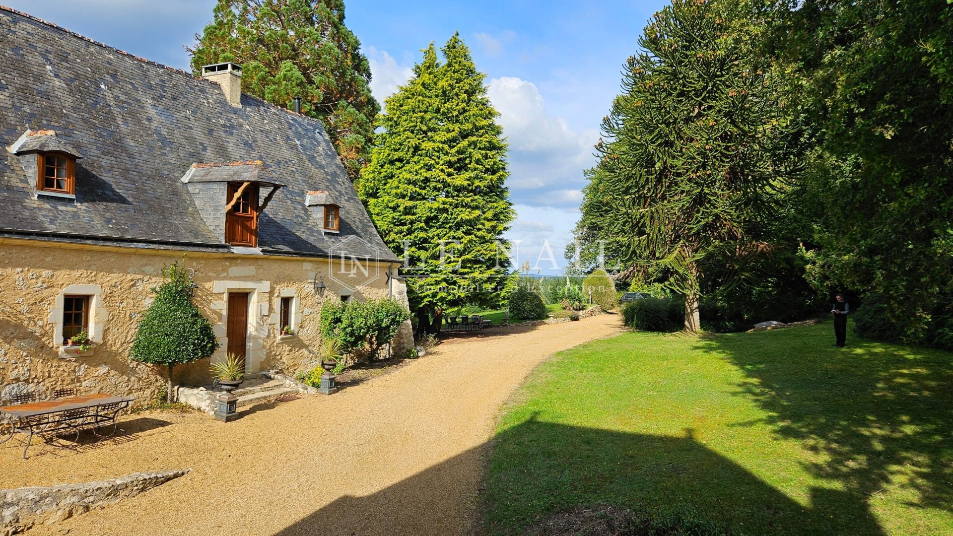 manor house 18 rooms for sale on LE MANS (72000)