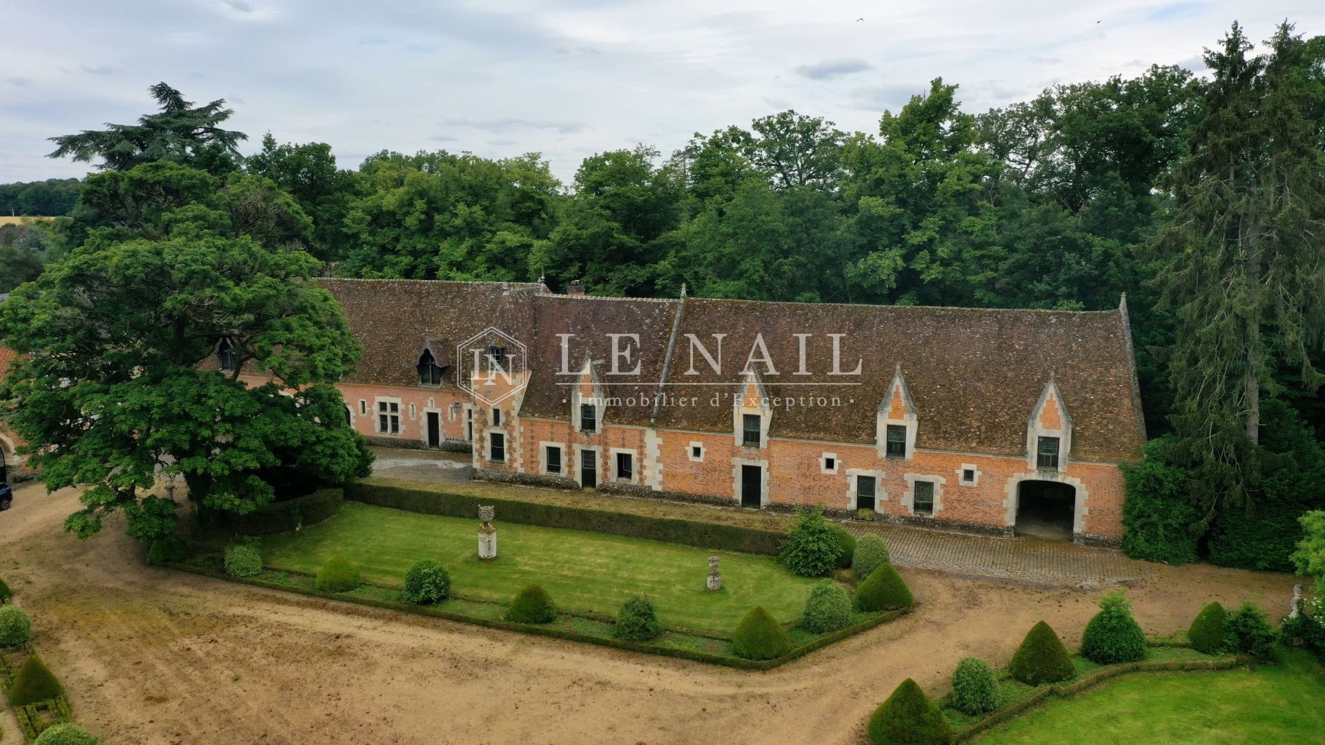 château 18 pièces en vente à ILLIERS COMBRAY (28120)