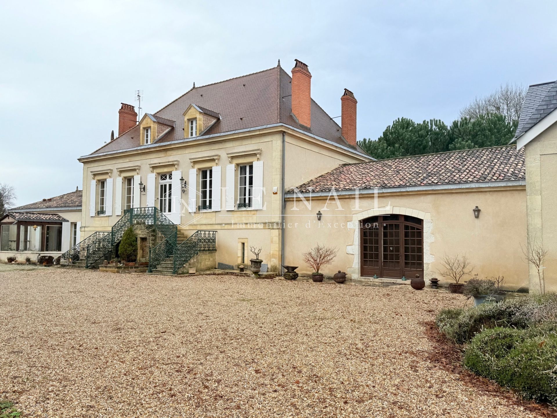 mansion 8 rooms for sale on BERGERAC (24100)
