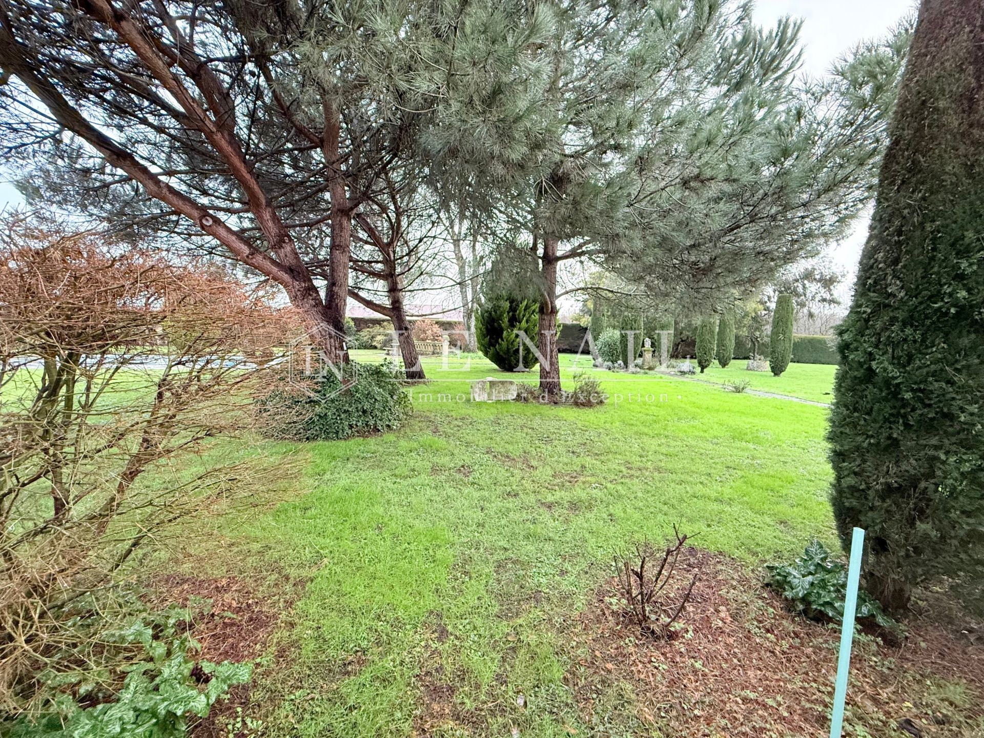mansion 8 rooms for sale on BERGERAC (24100)