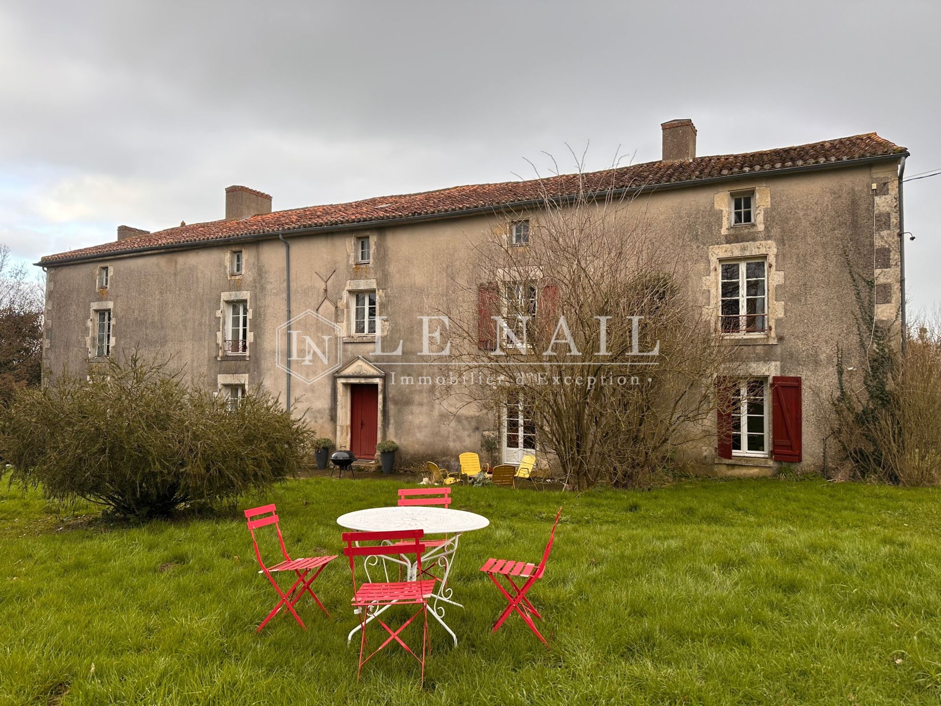 property 6 rooms for sale on BAZOGES EN PAREDS (85390)