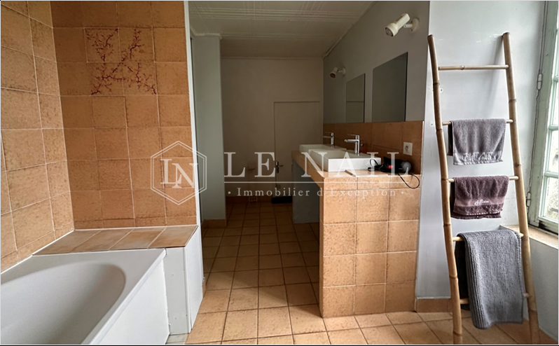 property 6 rooms for sale on BAZOGES EN PAREDS (85390)