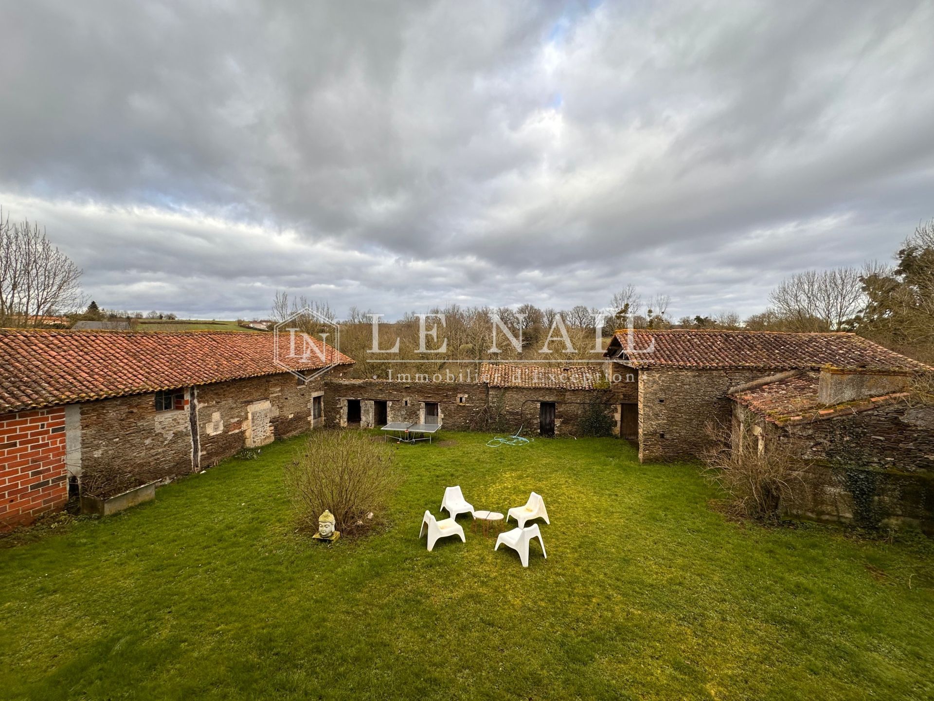 property 6 rooms for sale on BAZOGES EN PAREDS (85390)