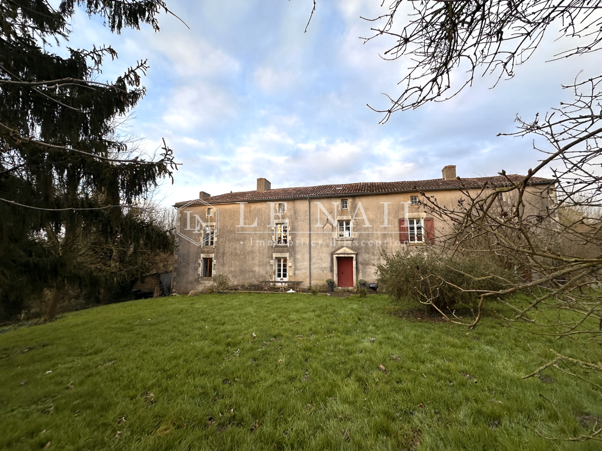 property 6 rooms for sale on BAZOGES EN PAREDS (85390)