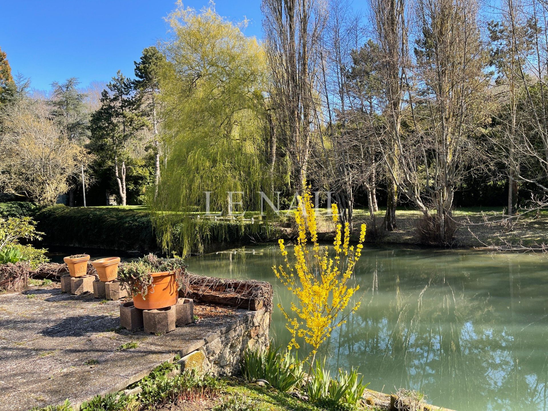 propriété 30 pièces en vente à COULOMMIERS (77120)