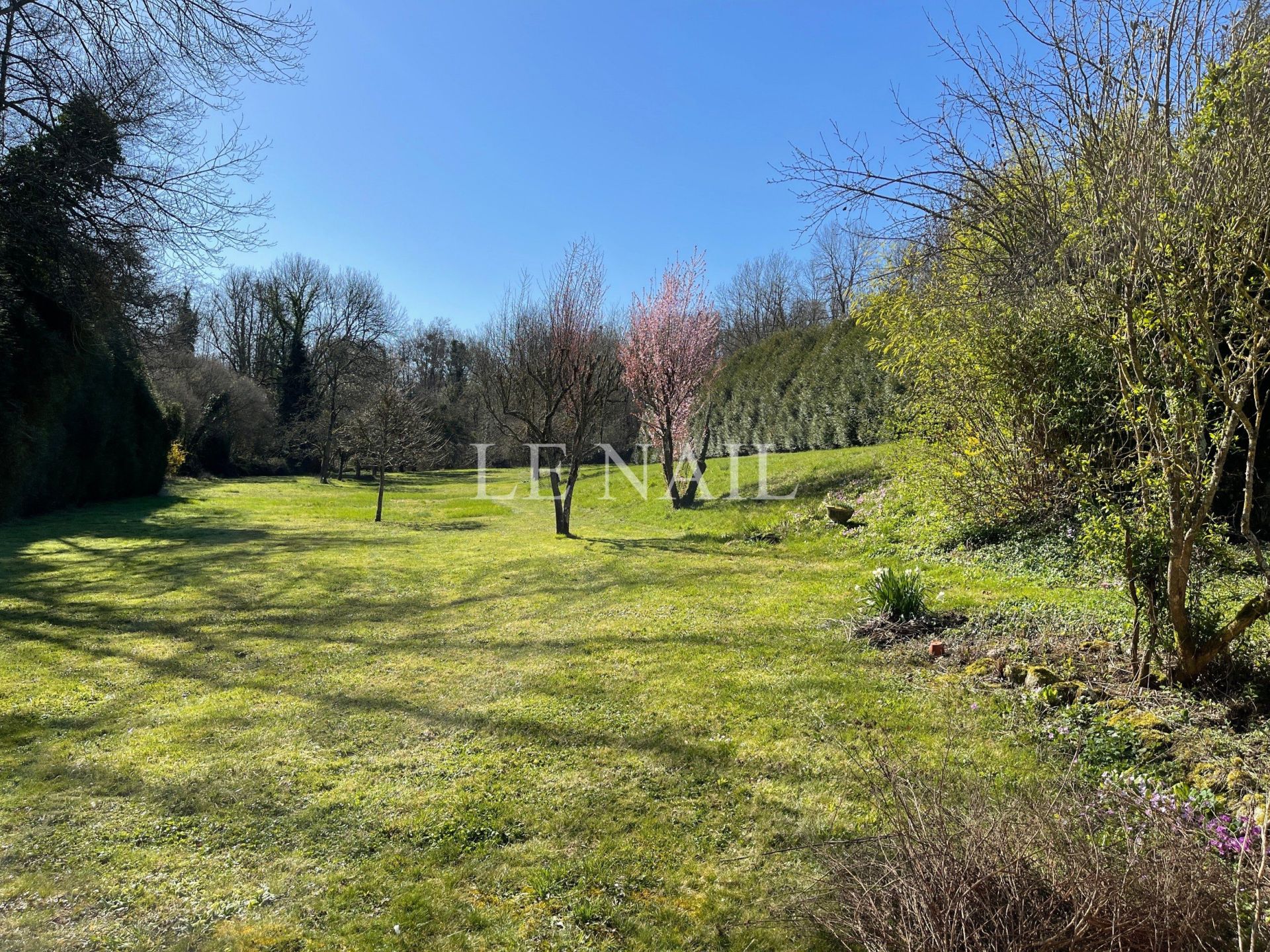 propriété 30 pièces en vente à COULOMMIERS (77120)