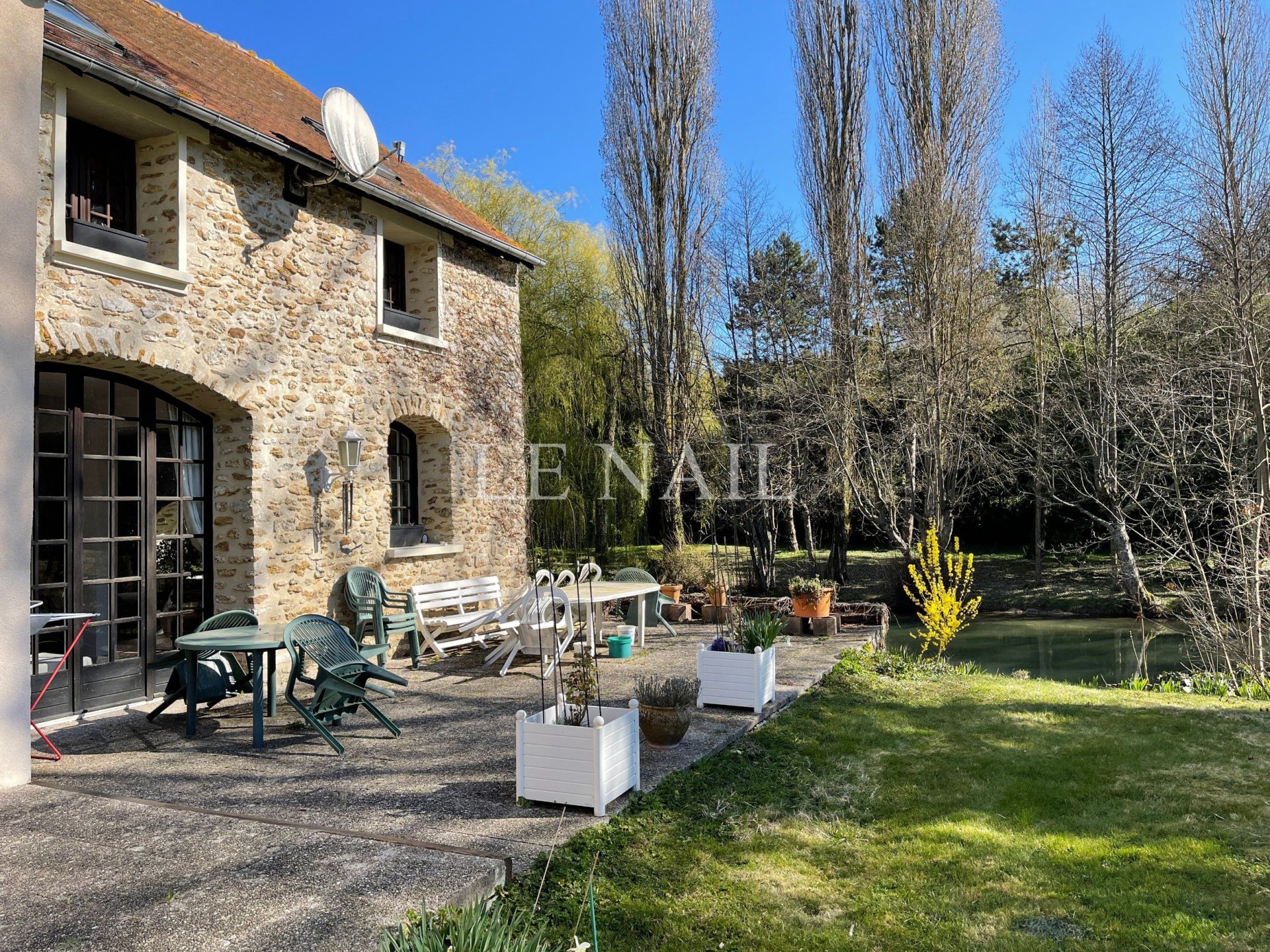 propriété 30 pièces en vente à COULOMMIERS (77120)