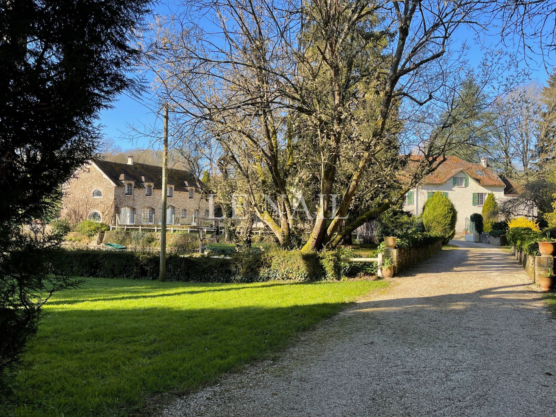 propriété 30 pièces en vente à COULOMMIERS (77120)