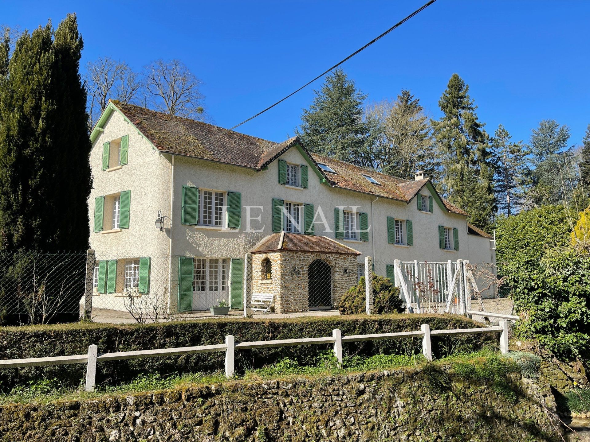 propriété 30 pièces en vente à COULOMMIERS (77120)