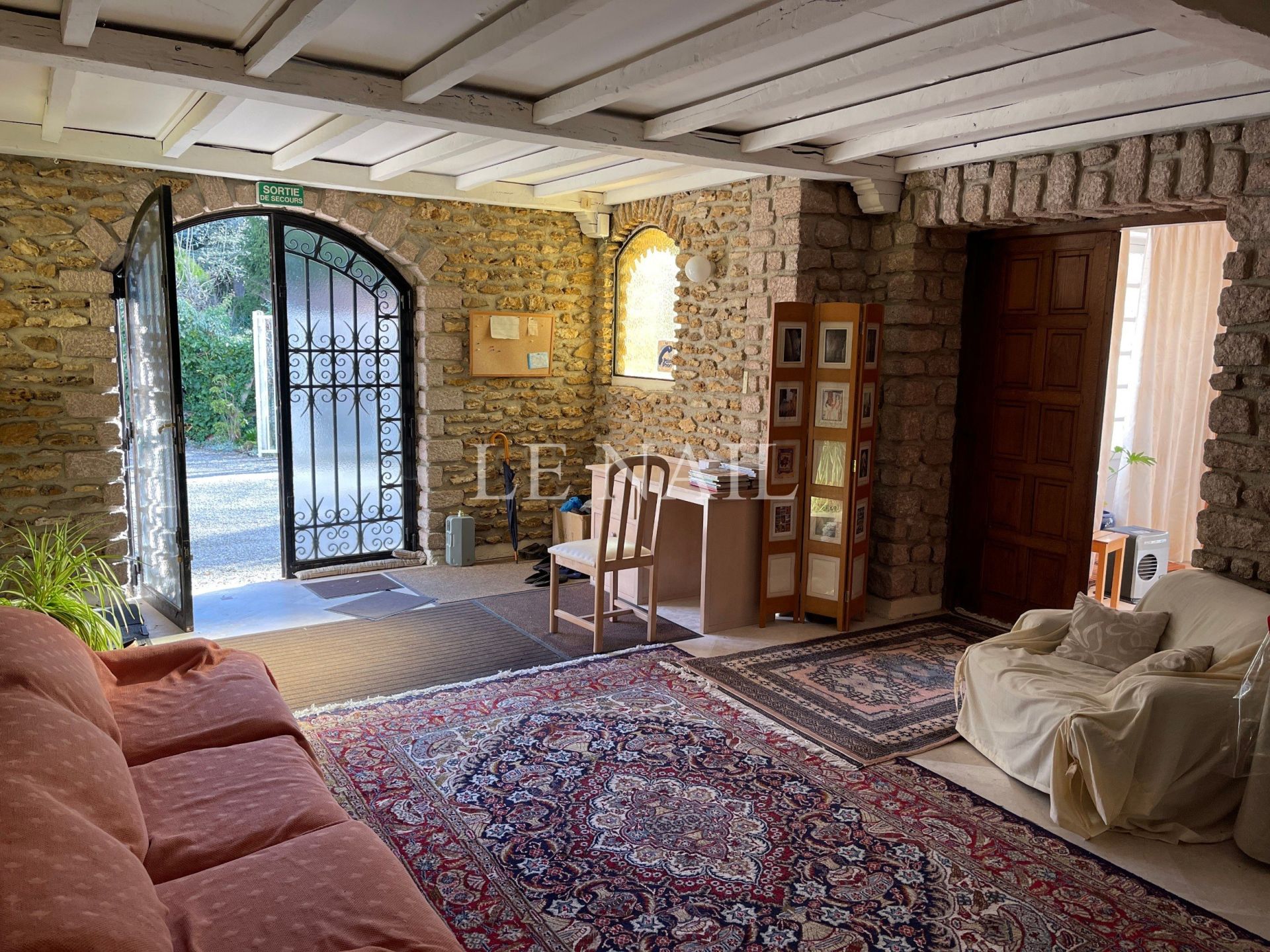 property 30 rooms for sale on COULOMMIERS (77120)
