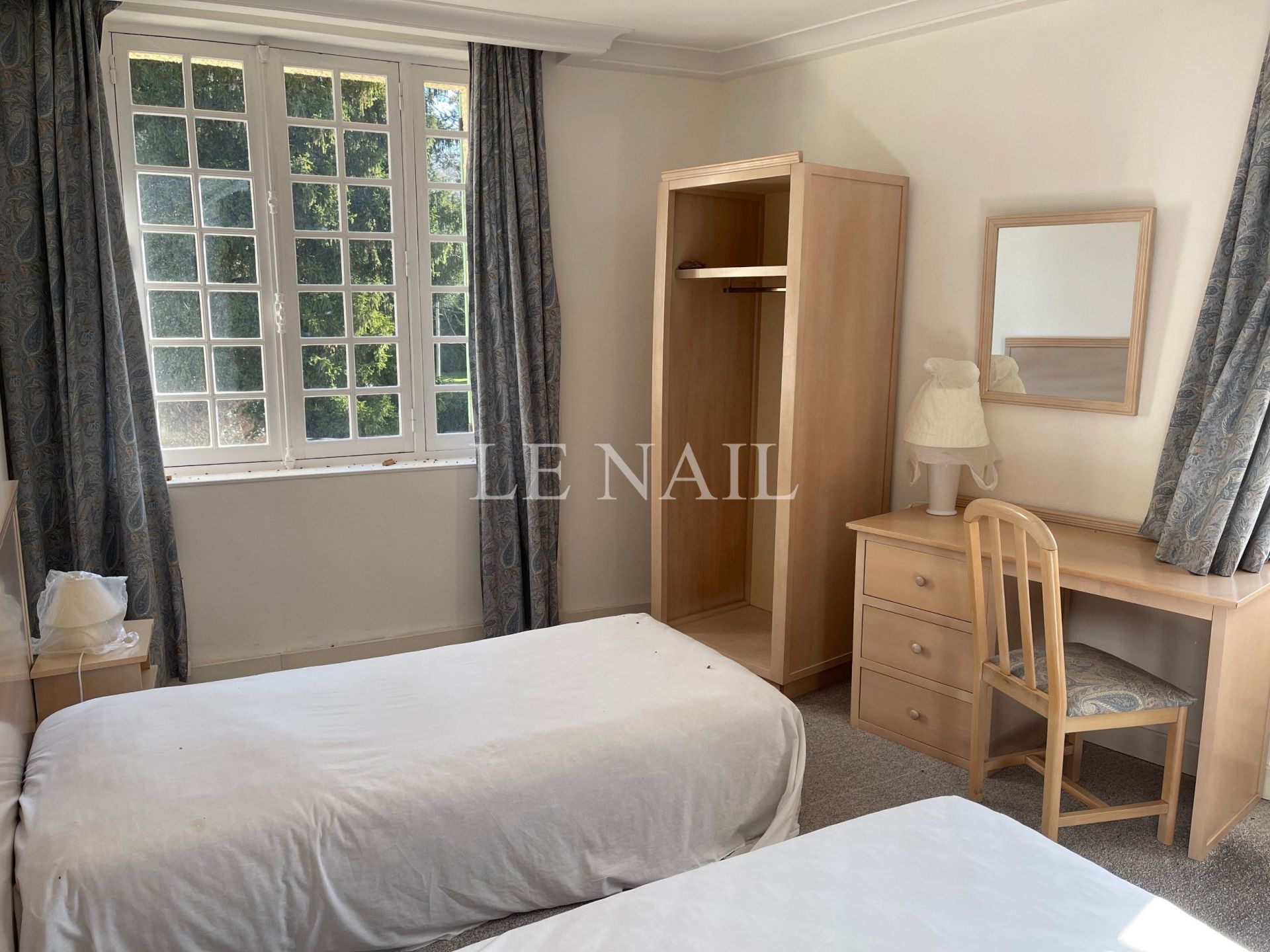property 30 rooms for sale on COULOMMIERS (77120)