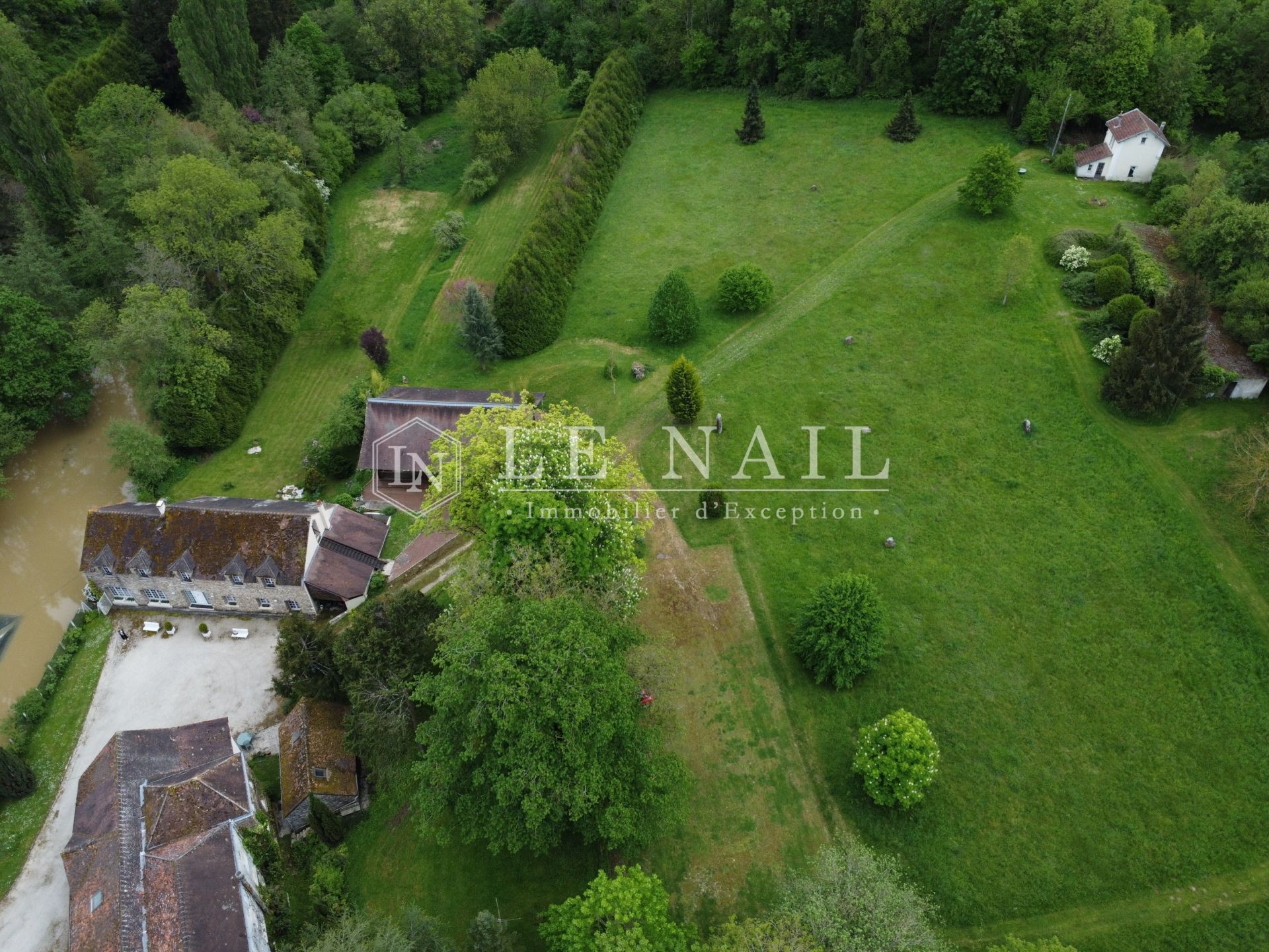 property 30 rooms for sale on COULOMMIERS (77120)